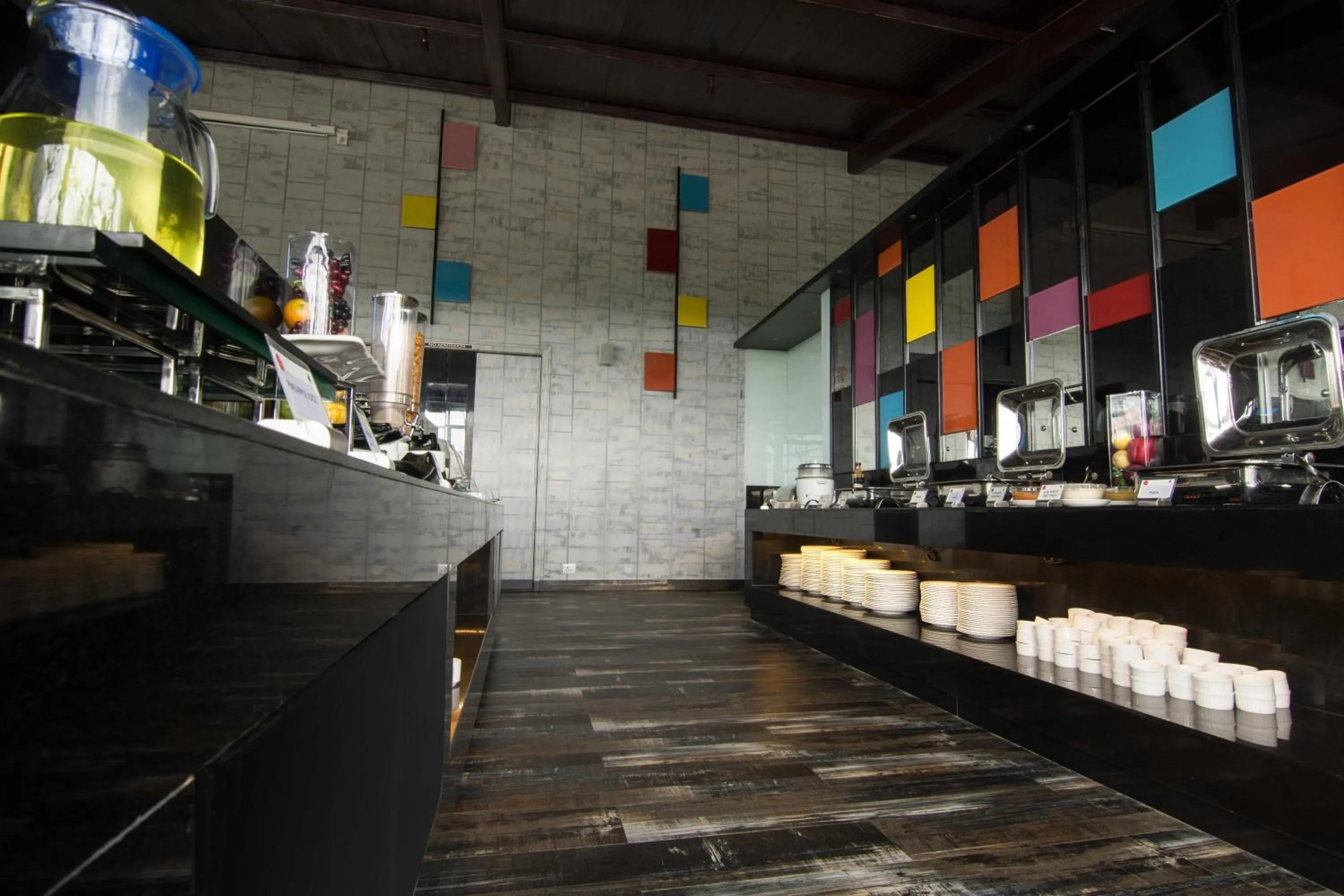 Restaurant/places to eat in Roopa Elite