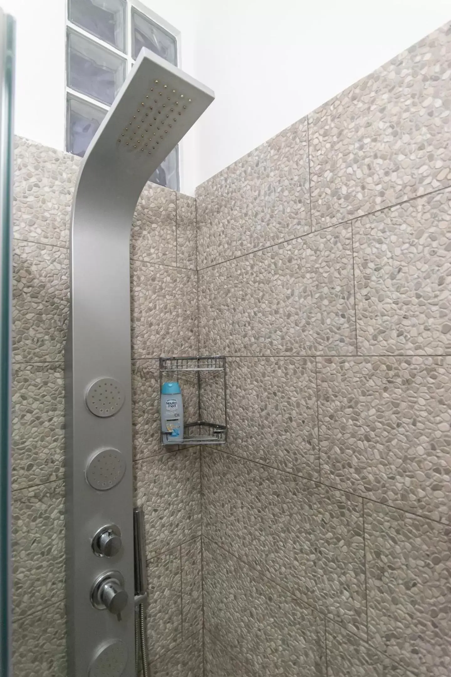 Shower, Bathroom in Spiagge Iblee