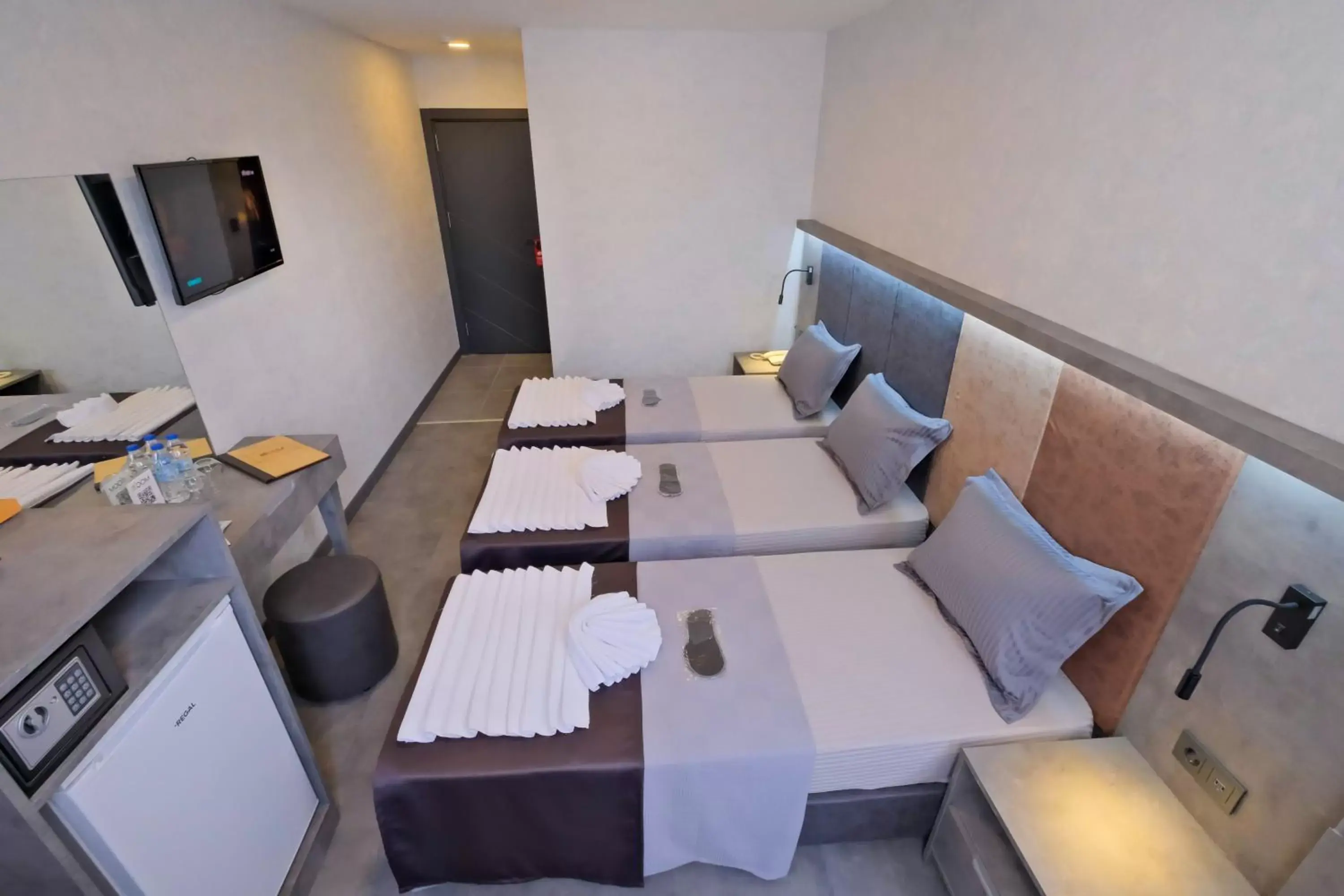 Triple Room in The Queen Hotel Triple Room in The Queen Hotel