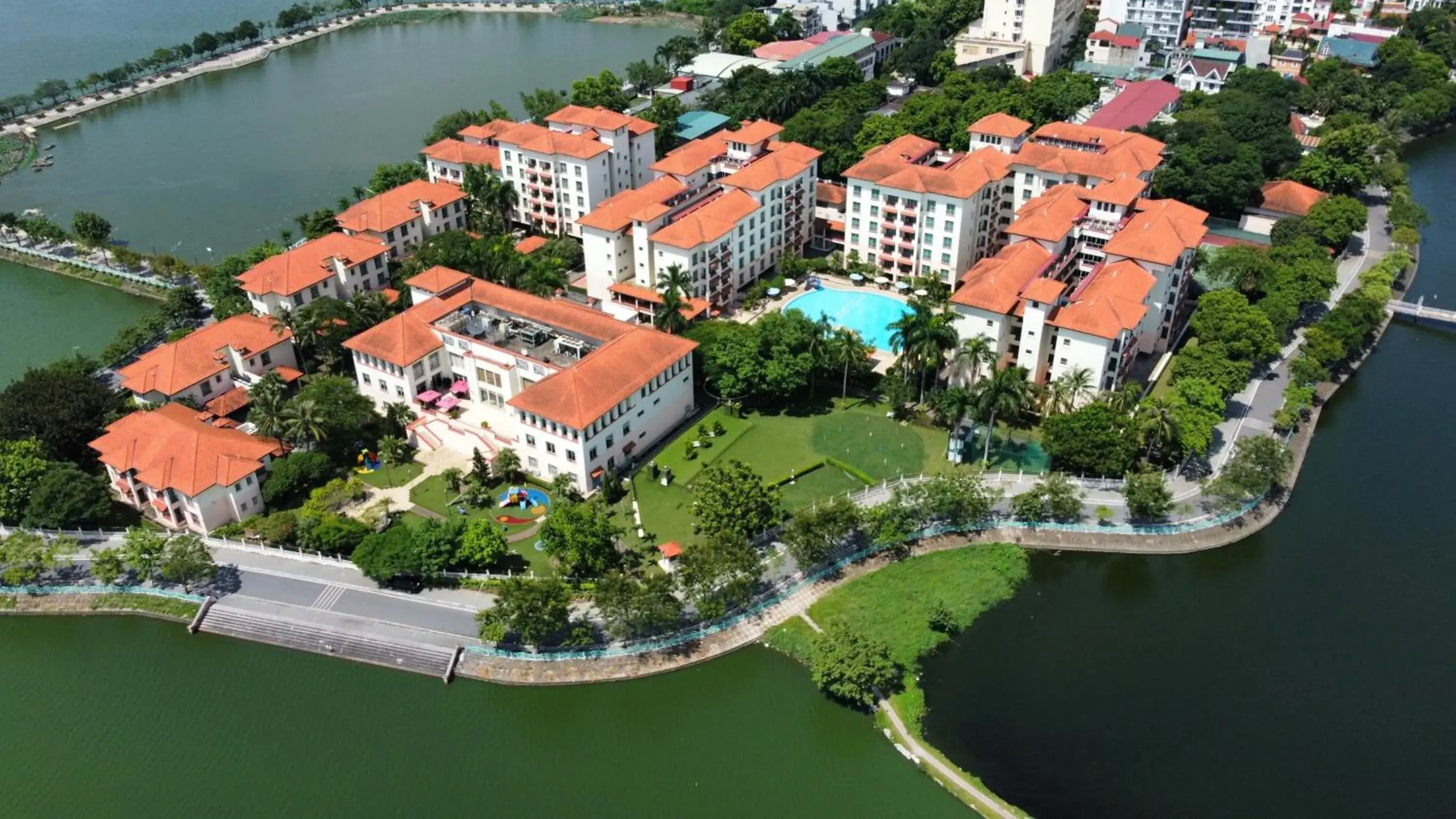 Property building, Bird's-eye View in Diamond Westlake Suites