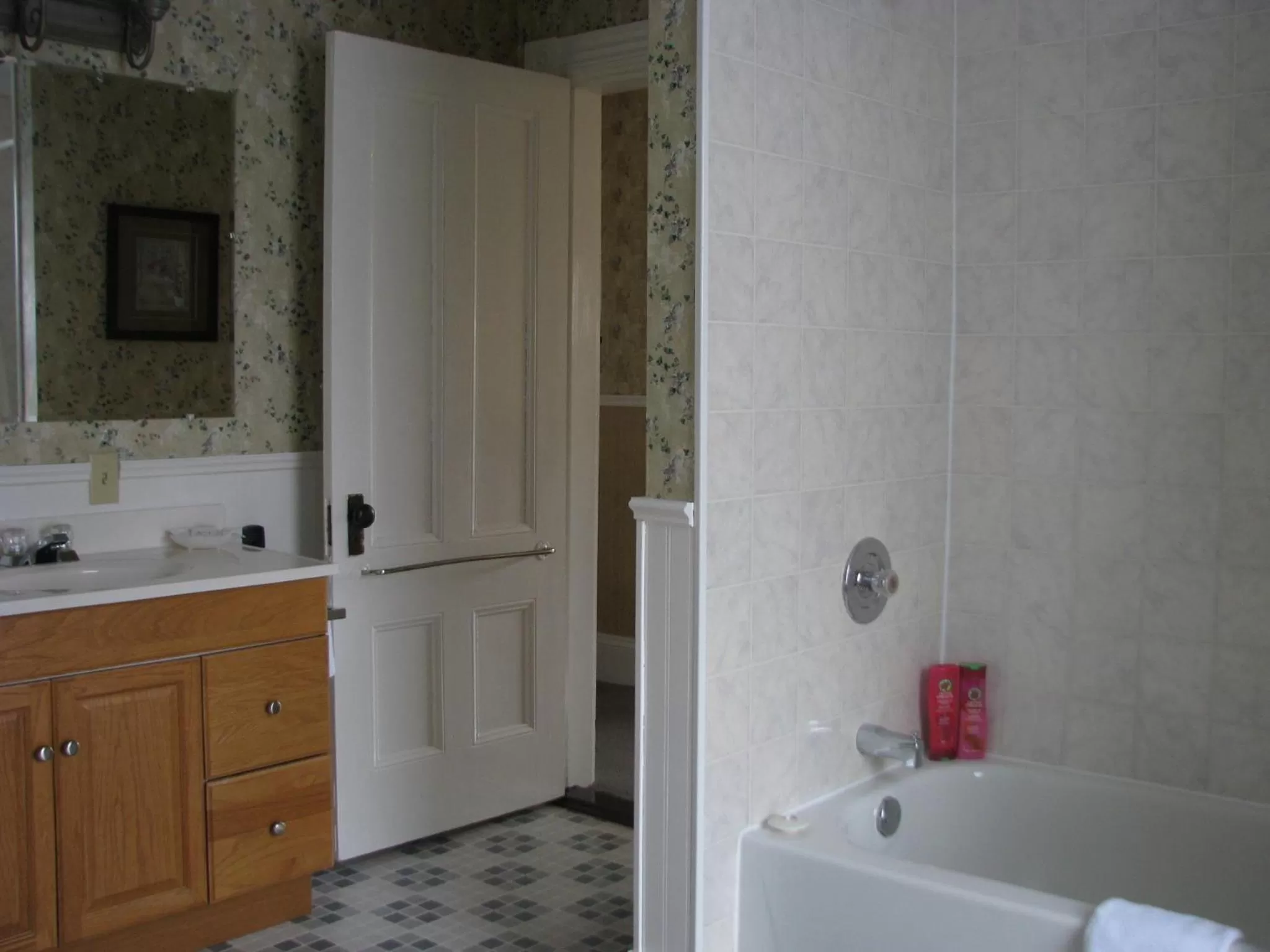 Bathroom in Bayside Inn