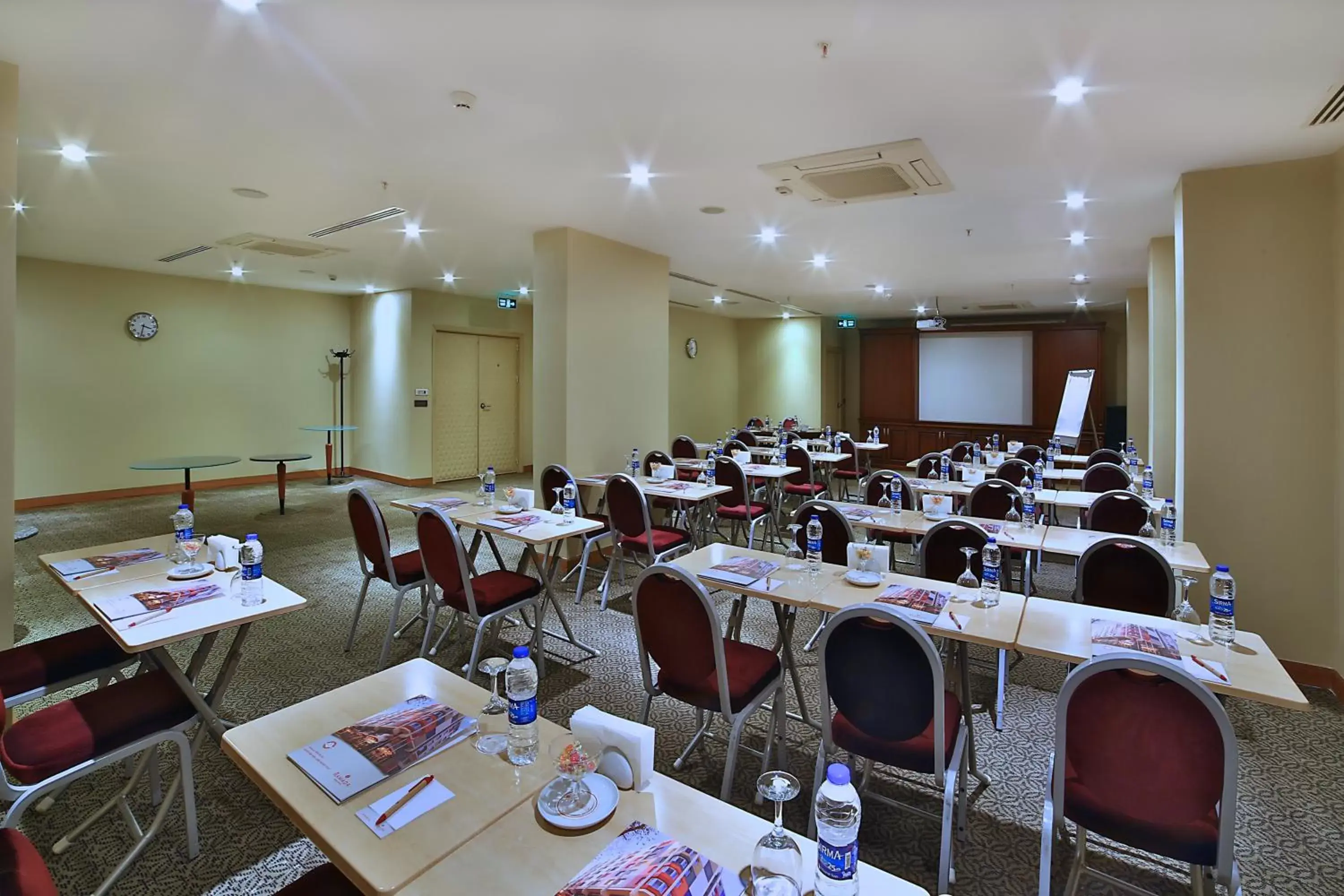 Meeting/conference room, Restaurant/Places to Eat in Ramada by Wyndham Istanbul Old City