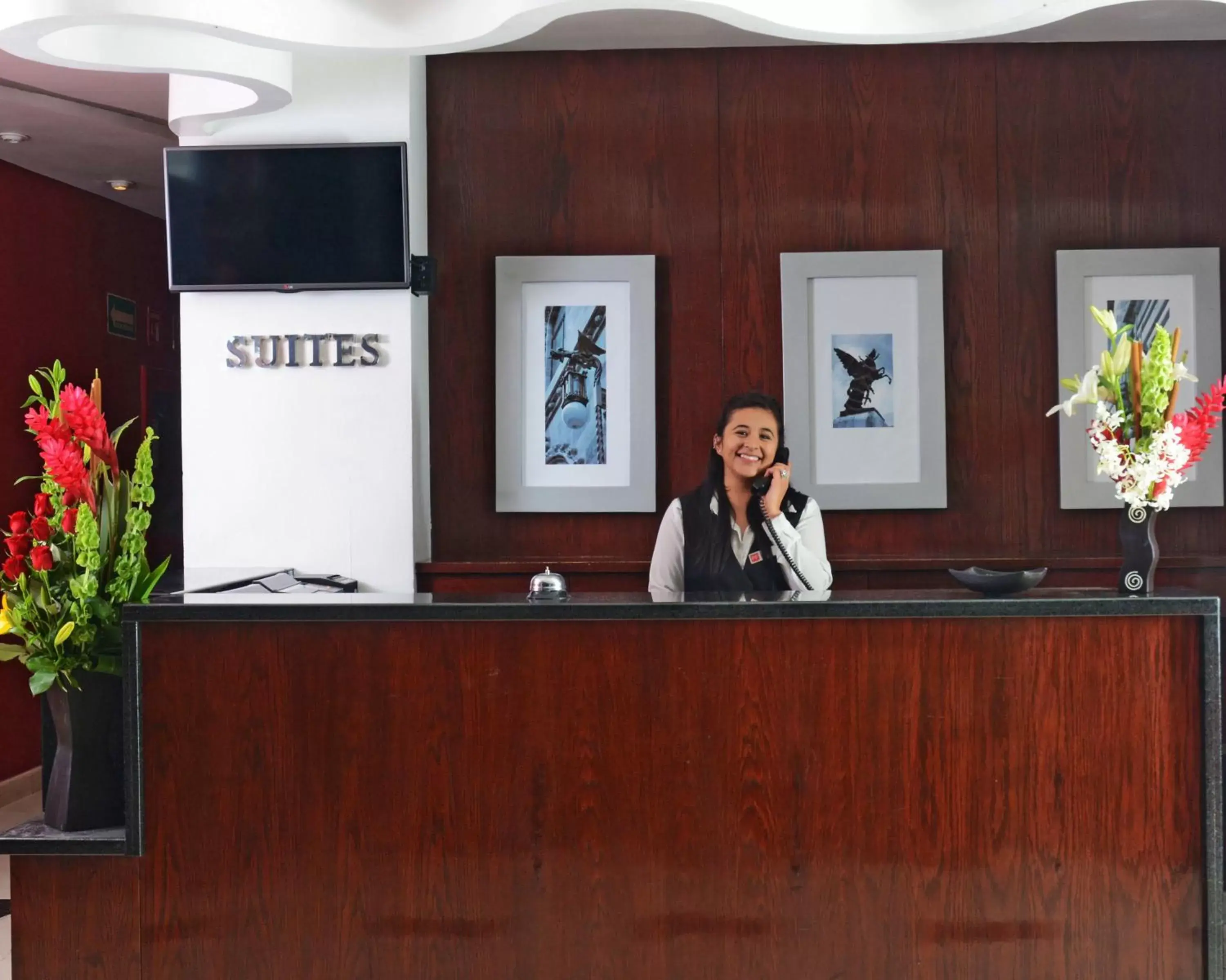 Staff, Lobby/Reception in Hotel & Suites PF