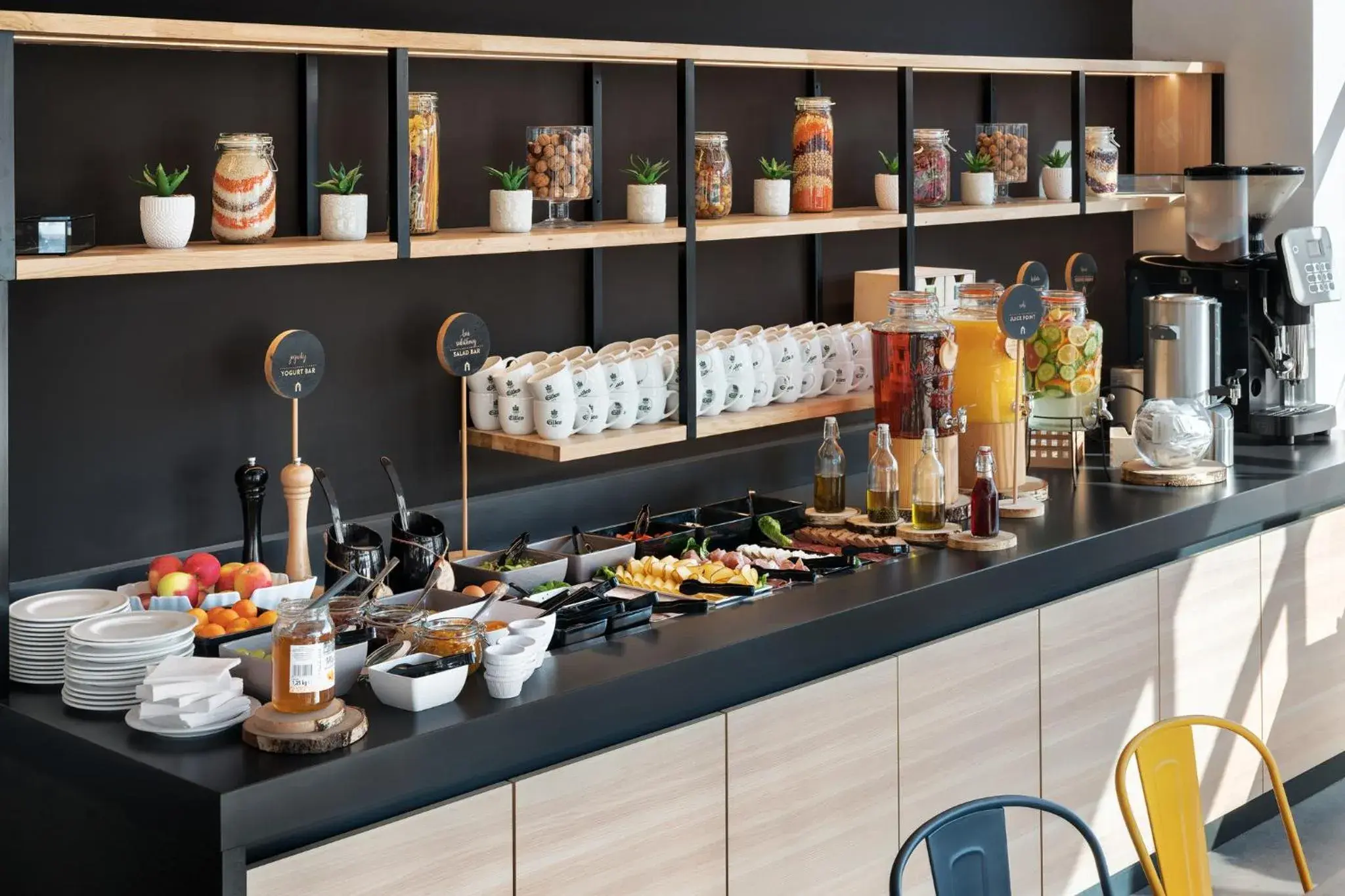 Lounge or bar in Campanile Katowice Lounge or bar in Campanile Katowice