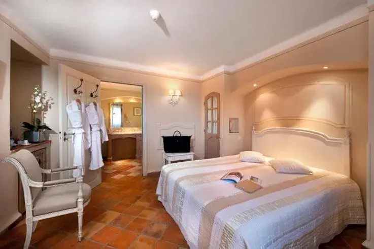 Bedroom in Bastide Saint Antoine - Relais & Châteaux