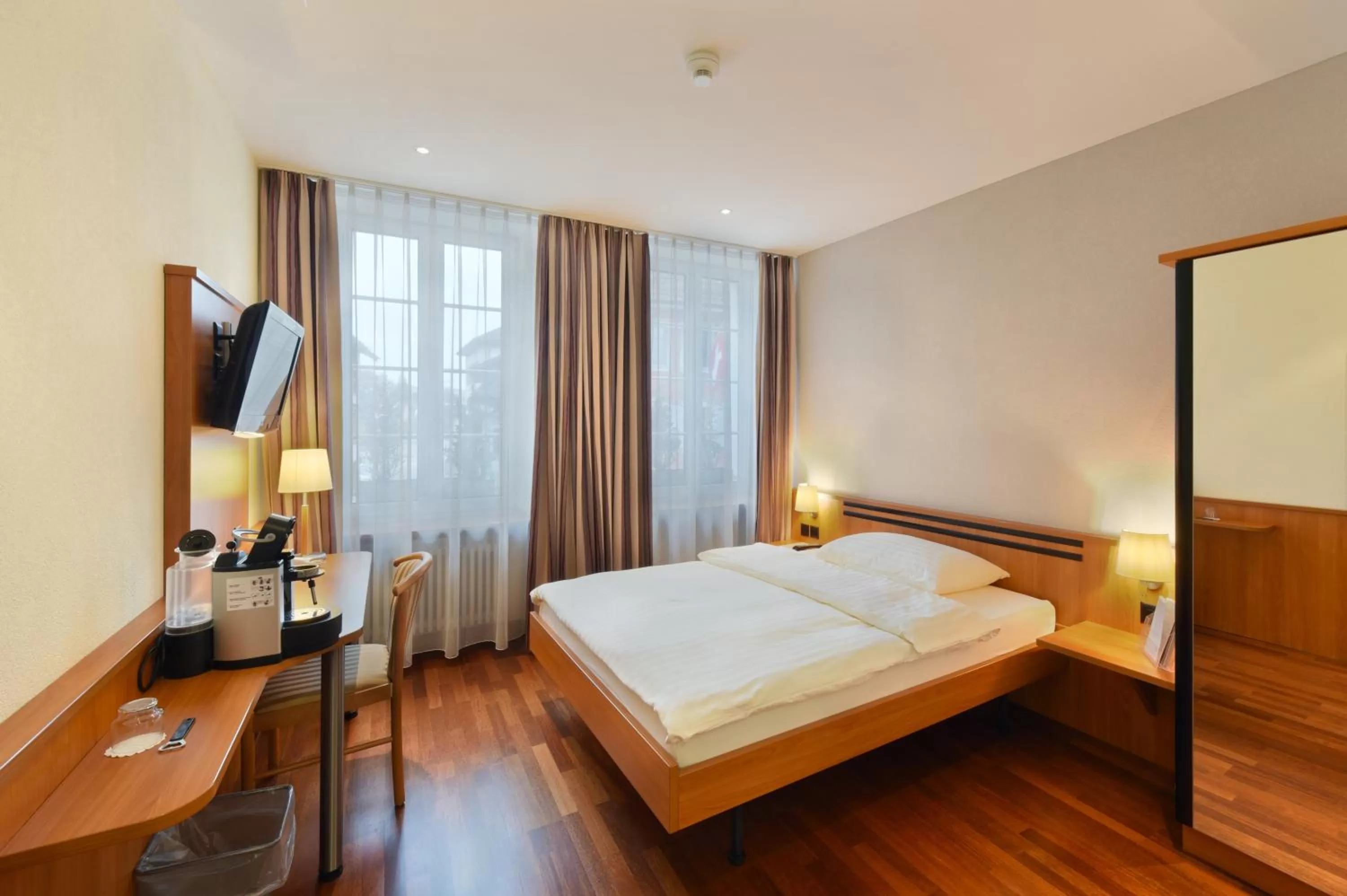 Photo of the whole room, Bed in Apart Hotel Amadeo