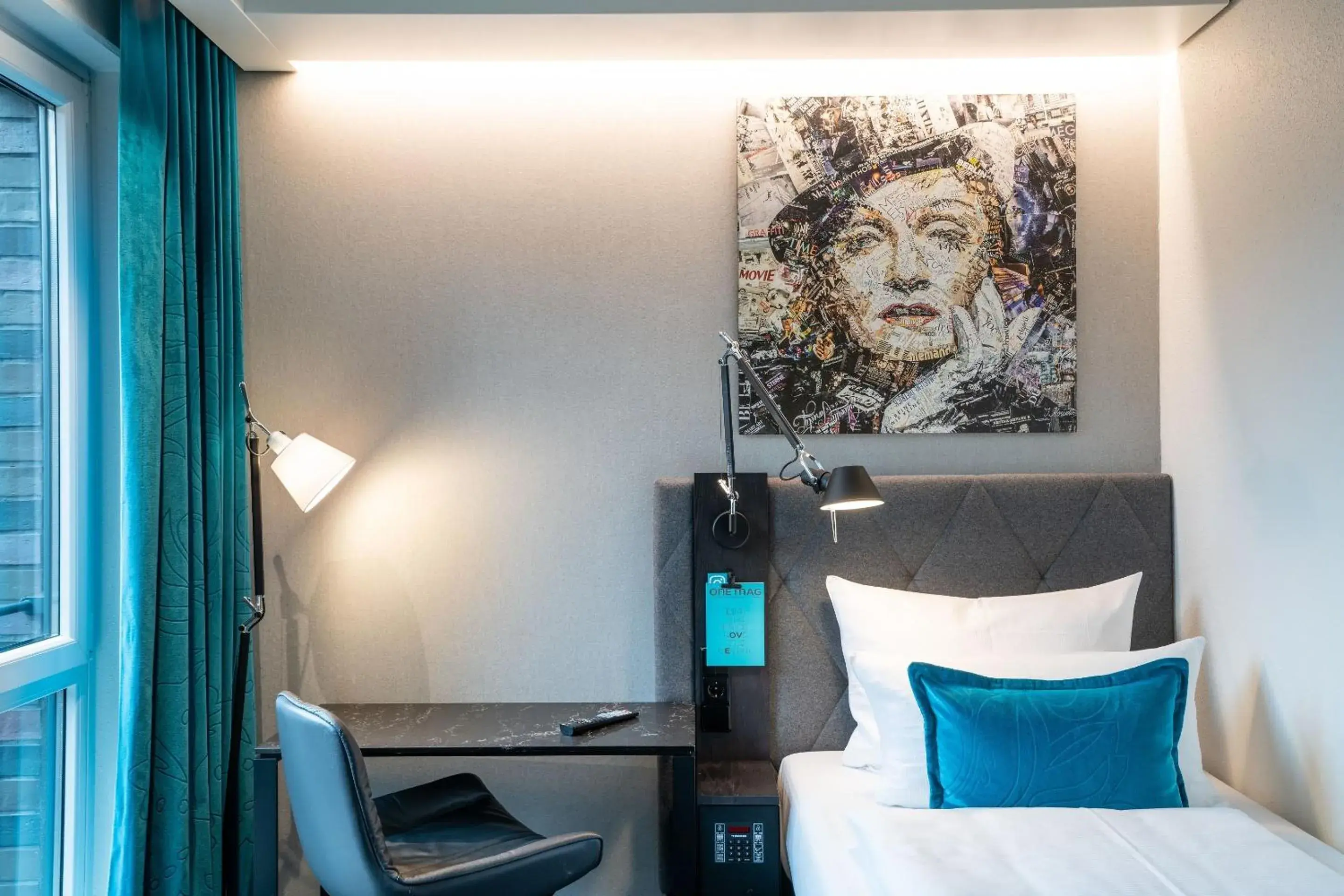 Photo of the whole room, Bed in Motel One Berlin-Spittelmarkt