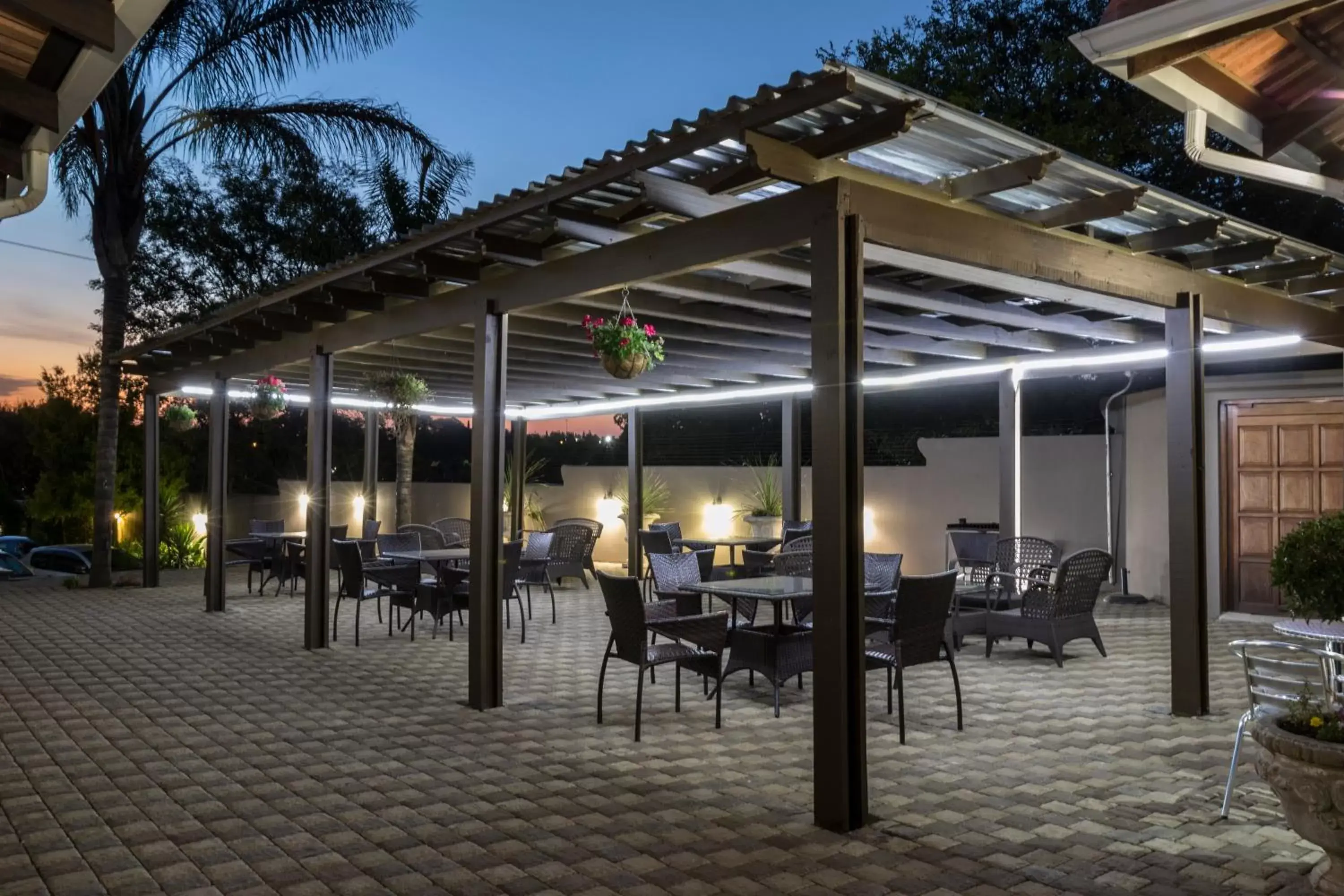 Inner courtyard view, Restaurant/Places to Eat in Lakeview Boutique Hotel & Conference Center