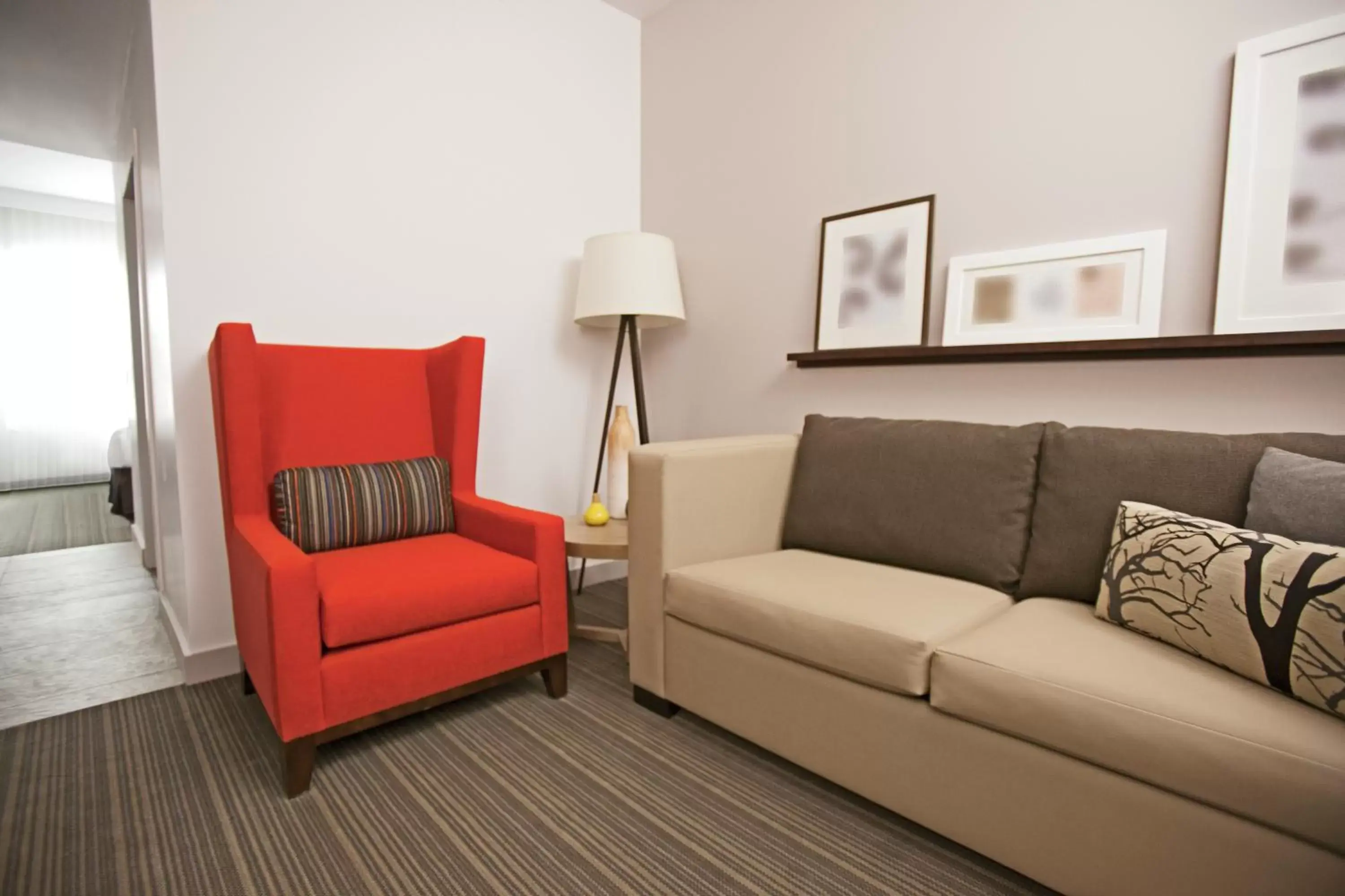 Living room, Seating Area in Country Inn & Suites by Radisson, Enid, OK