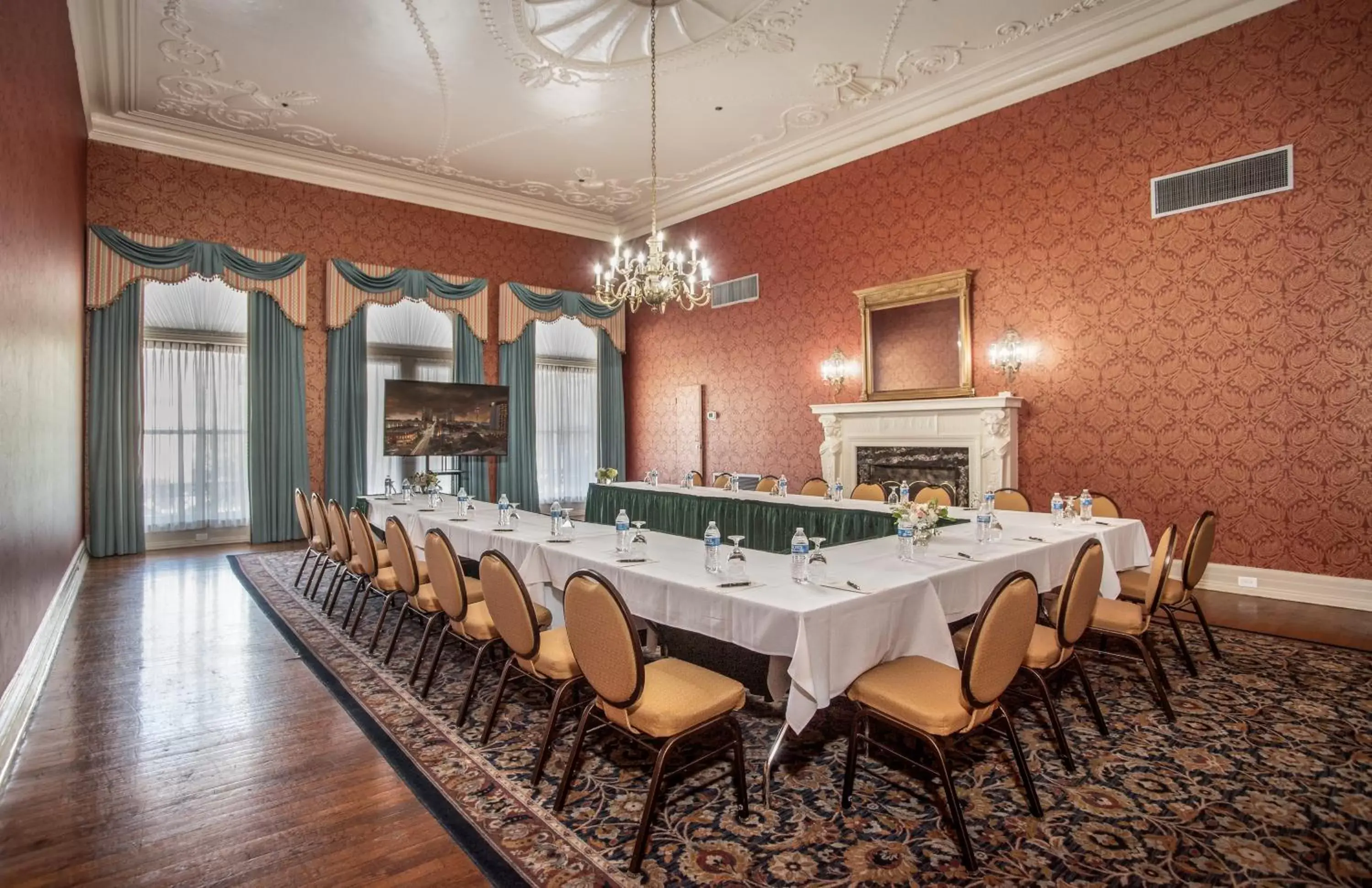 Business facilities in Menger Hotel