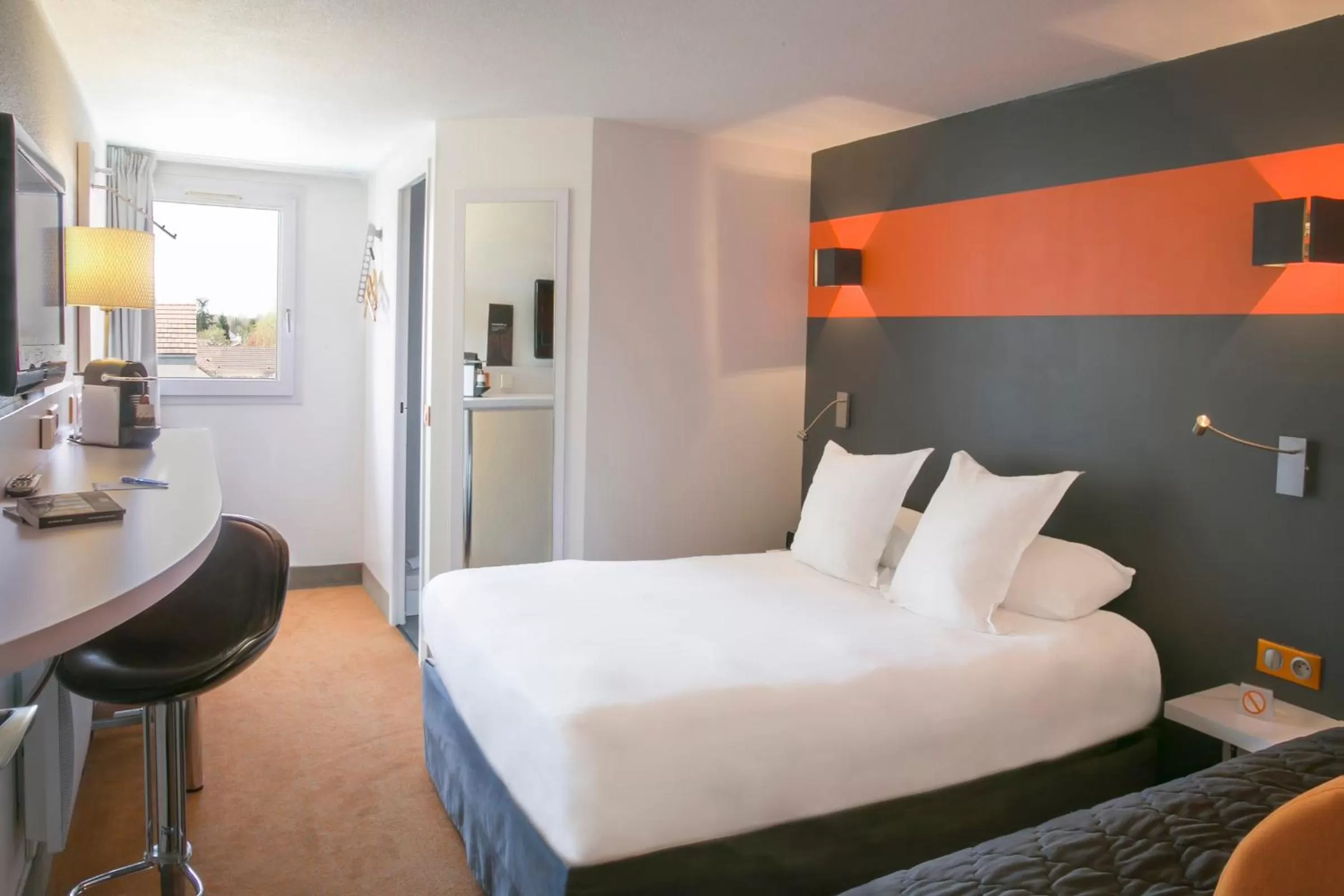 Day, Bed in Hôtel Best Western The Wish Versailles