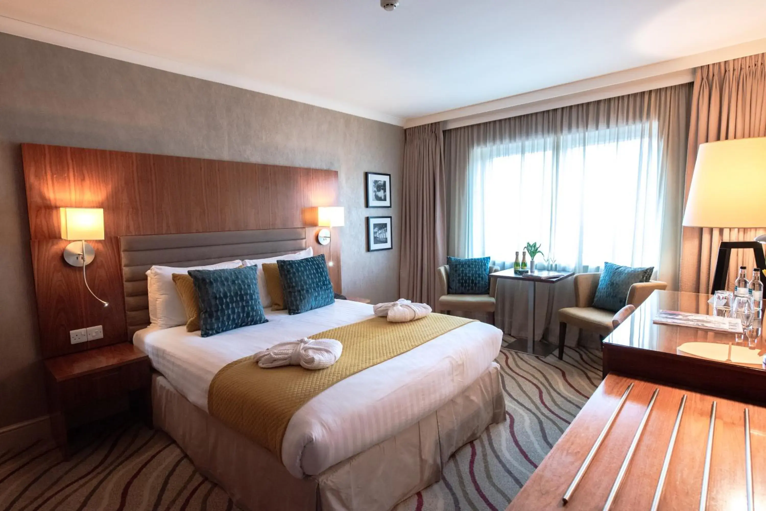 Bed in Lakeside Park Hotel & Spa