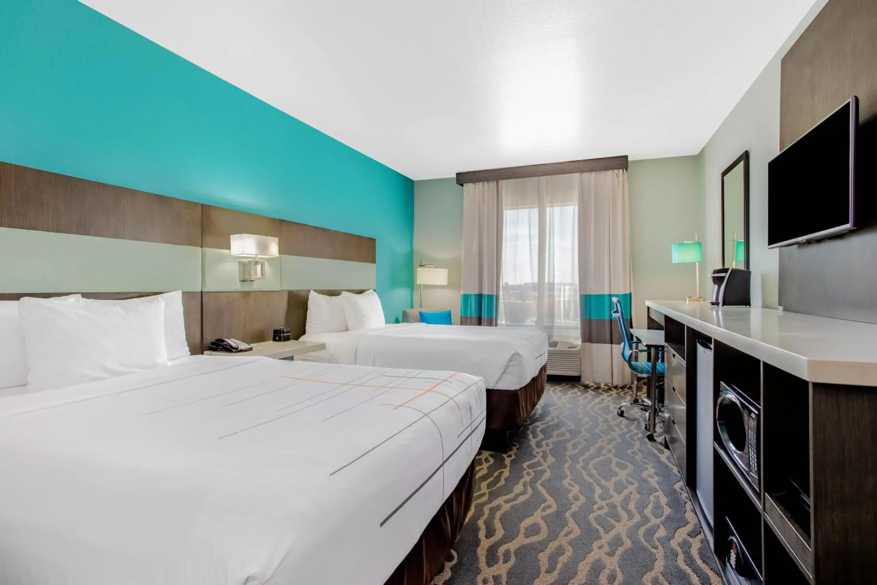 Photo of the whole room in La Quinta Inn & Suites by Wyndham Northlake Ft. Worth