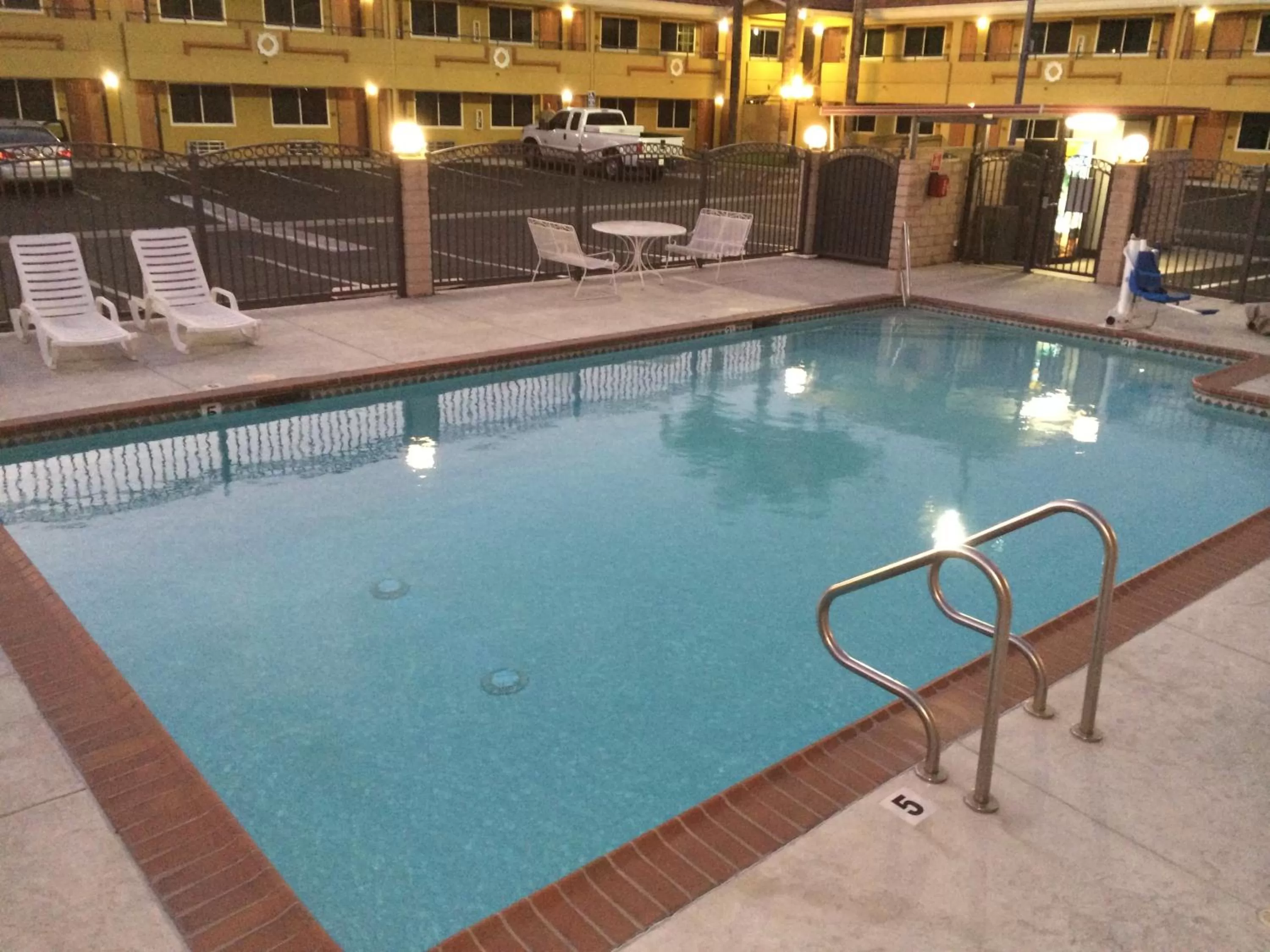 Swimming pool in Americas Best Value Inn - Azusa/Pasadena