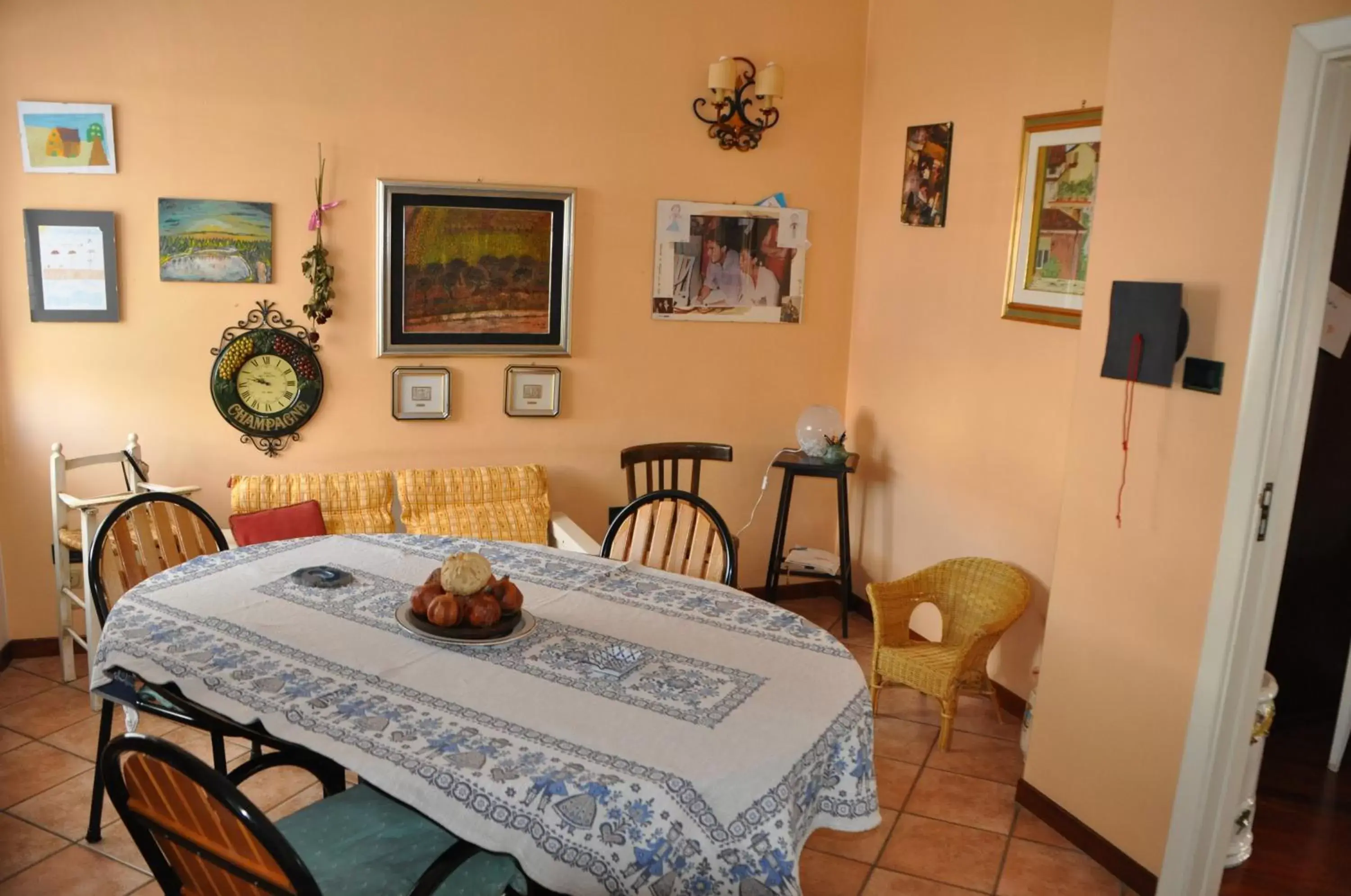 Kitchen or kitchenette, Dining Area in B&B Borsellino