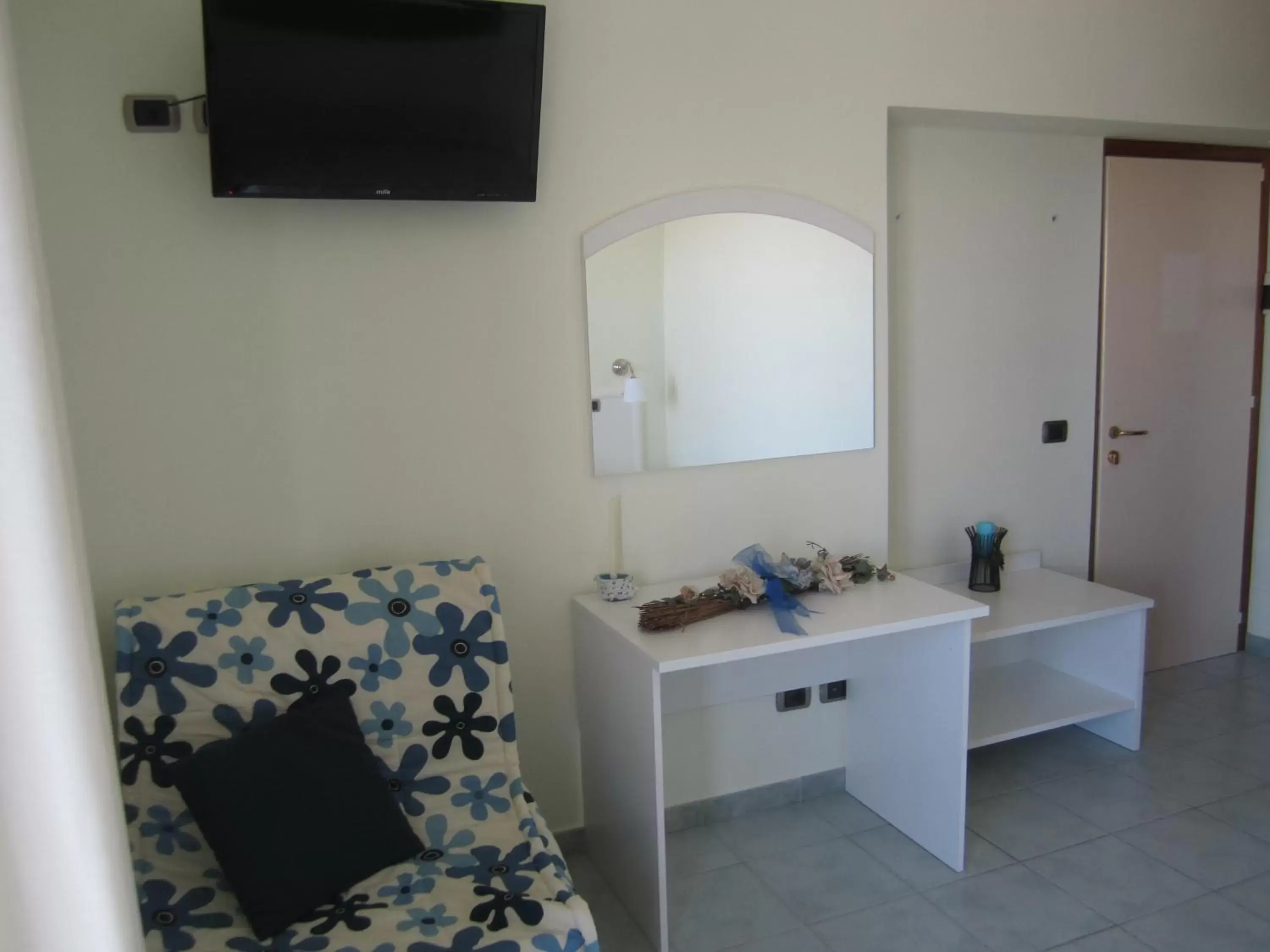 TV/Entertainment Center in Hotel Tirreno Formia