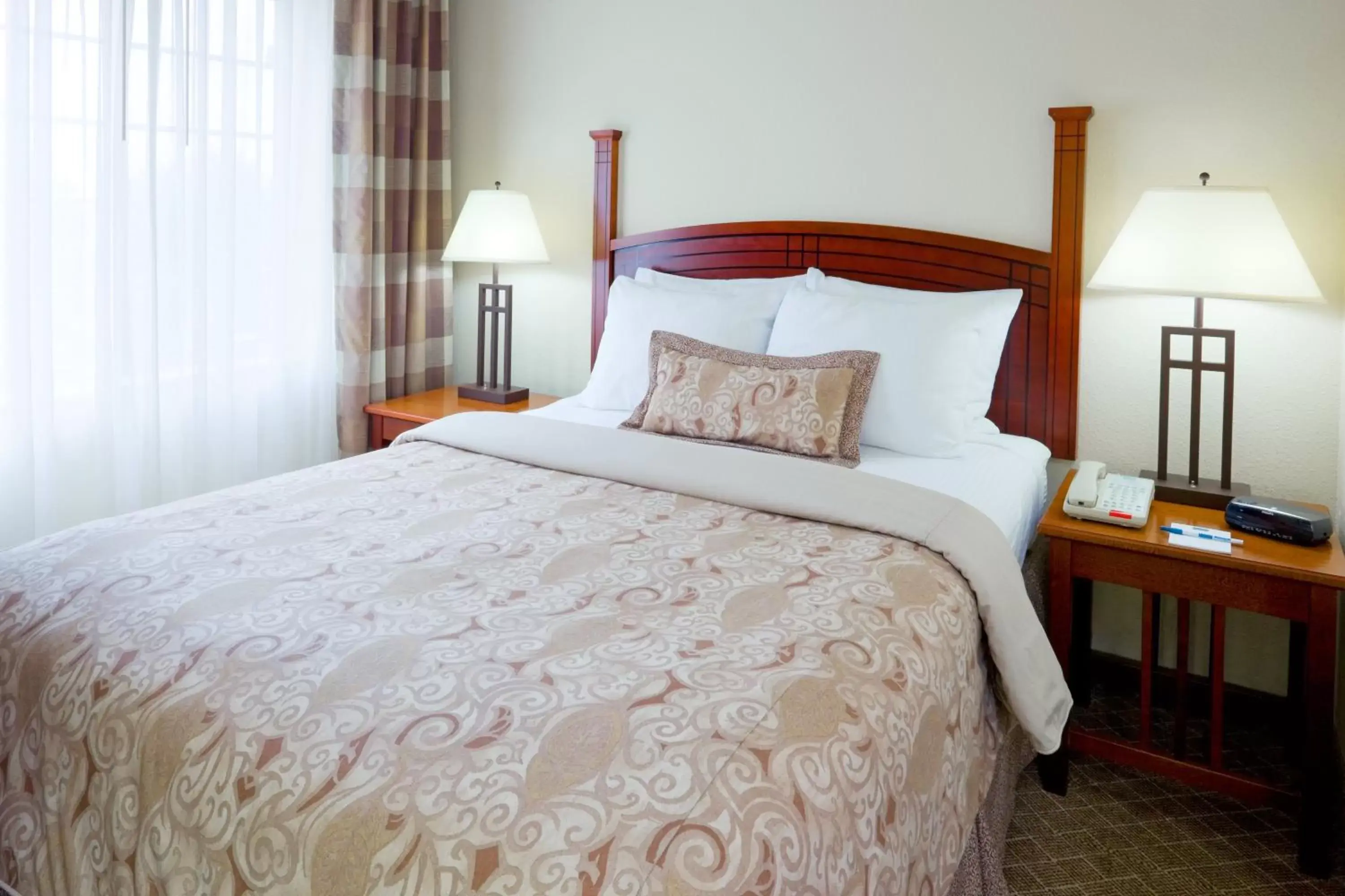 Photo of the whole room, Bed in Staybridge Suites Cranbury - South Brunswick, an IHG Hotel