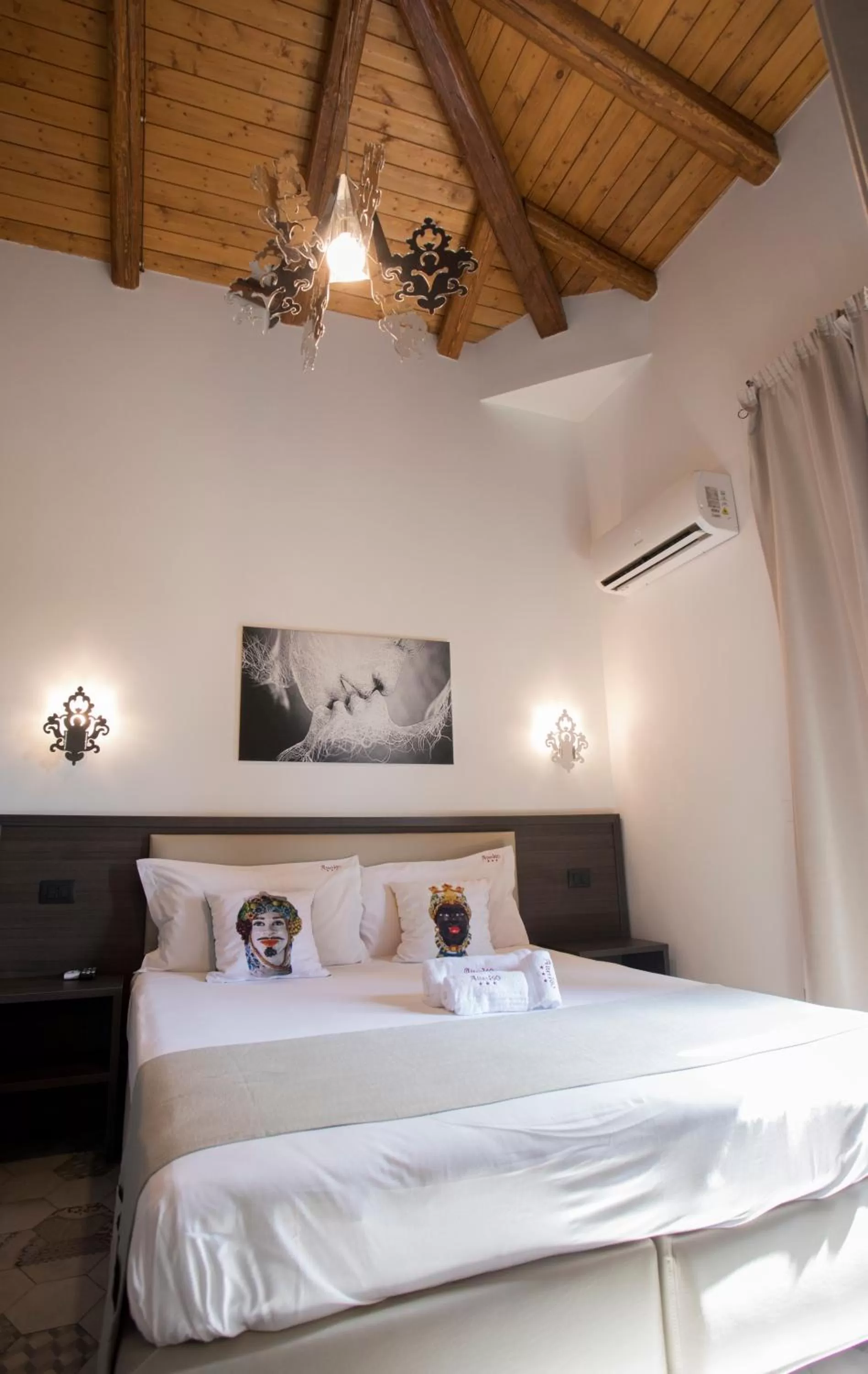 Photo of the whole room, Bed in Alterego B&B