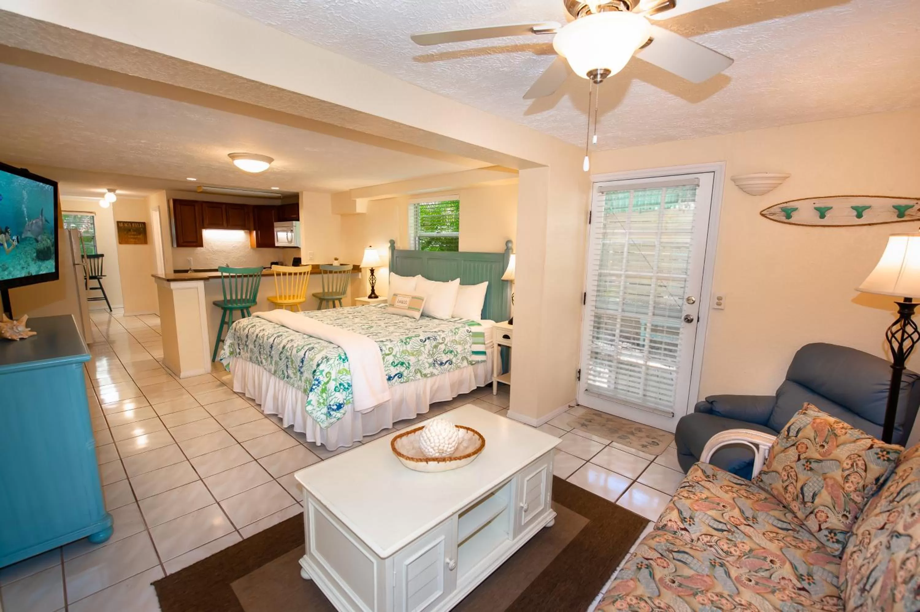Kitchen or kitchenette in Cedar Cove Resort & Cottages