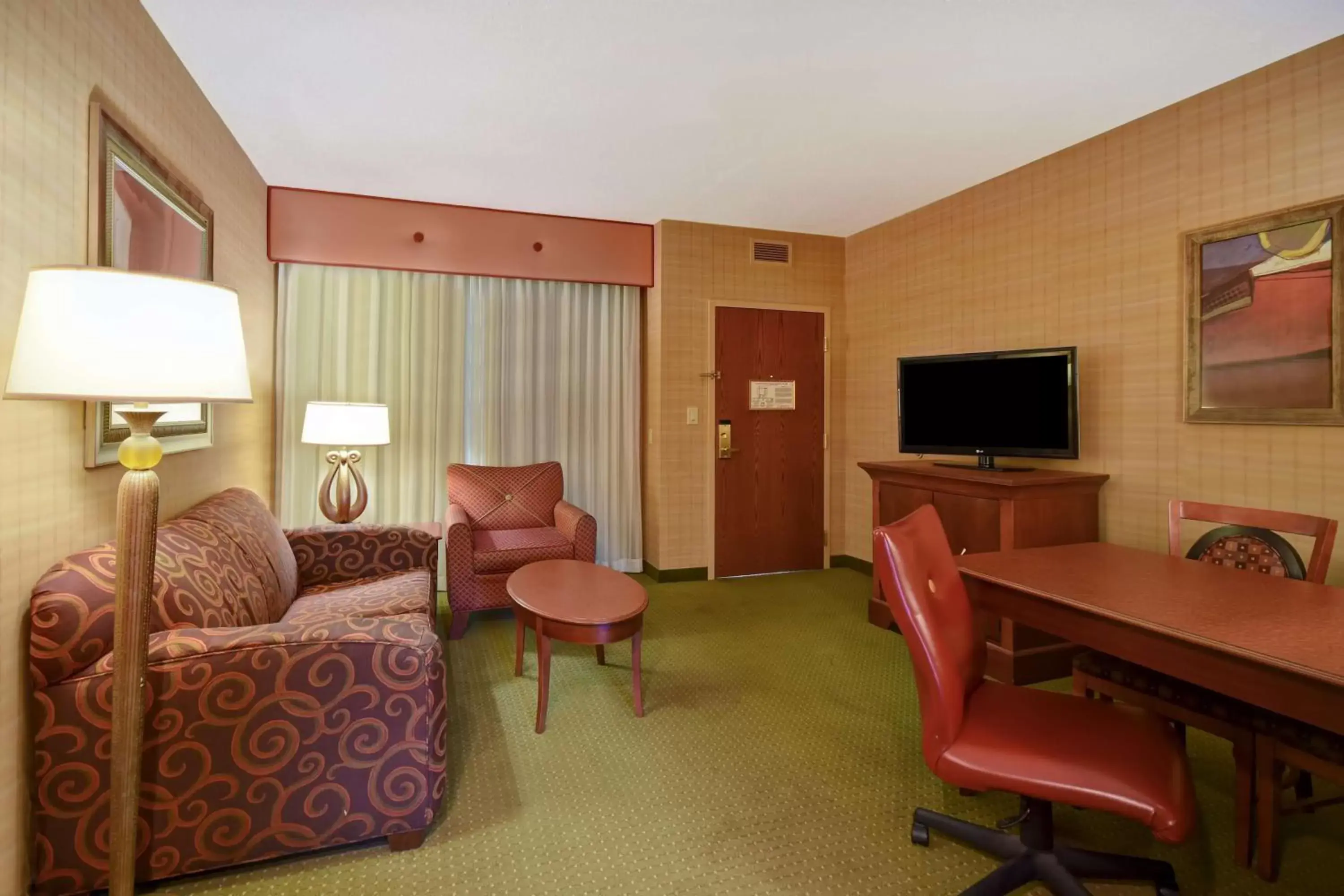 Bedroom, Seating Area in Embassy Suites Hot Springs - Hotel & Spa