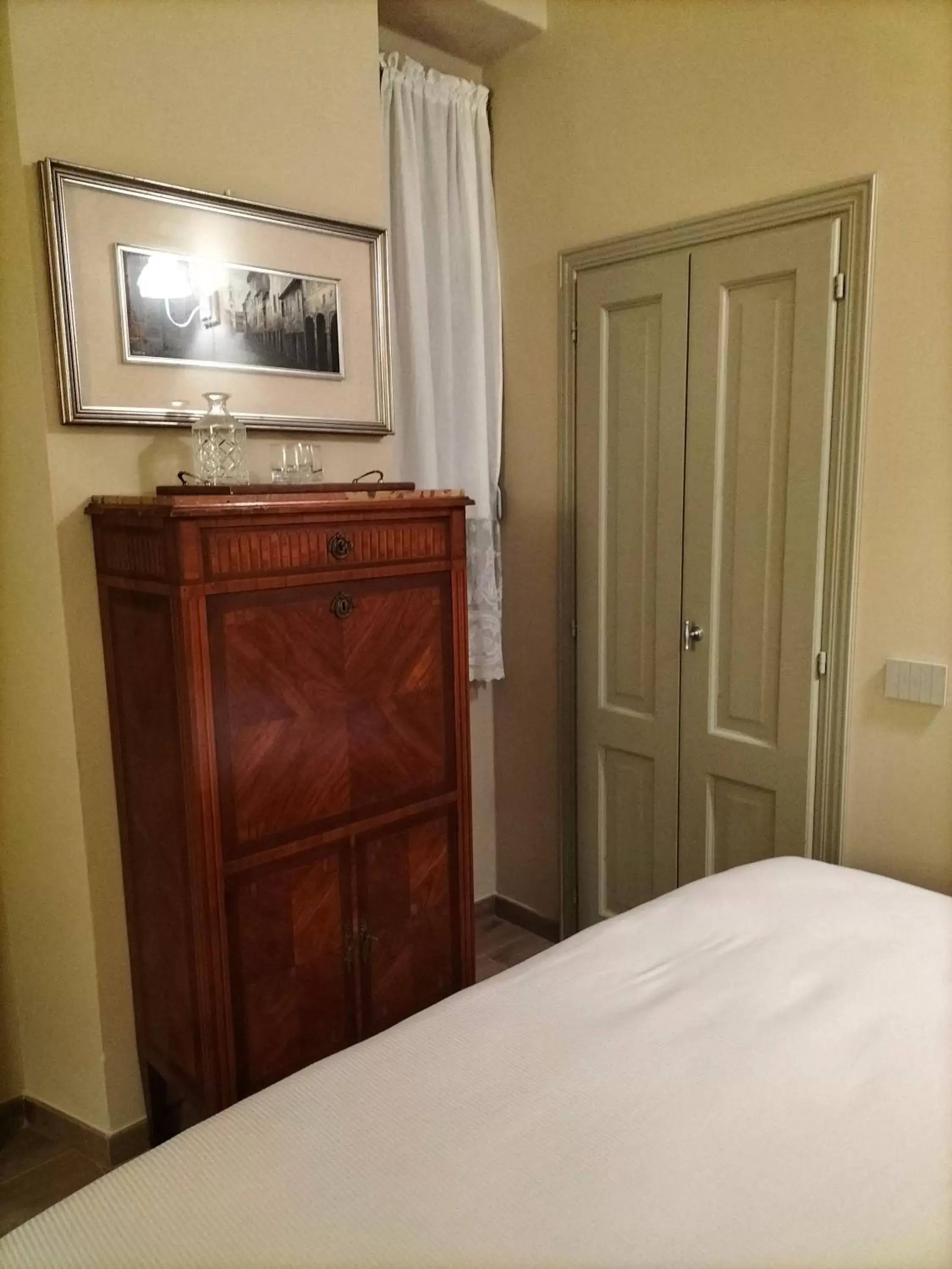 Bedroom, TV/Entertainment Center in B&B SASSO DI ROCCA