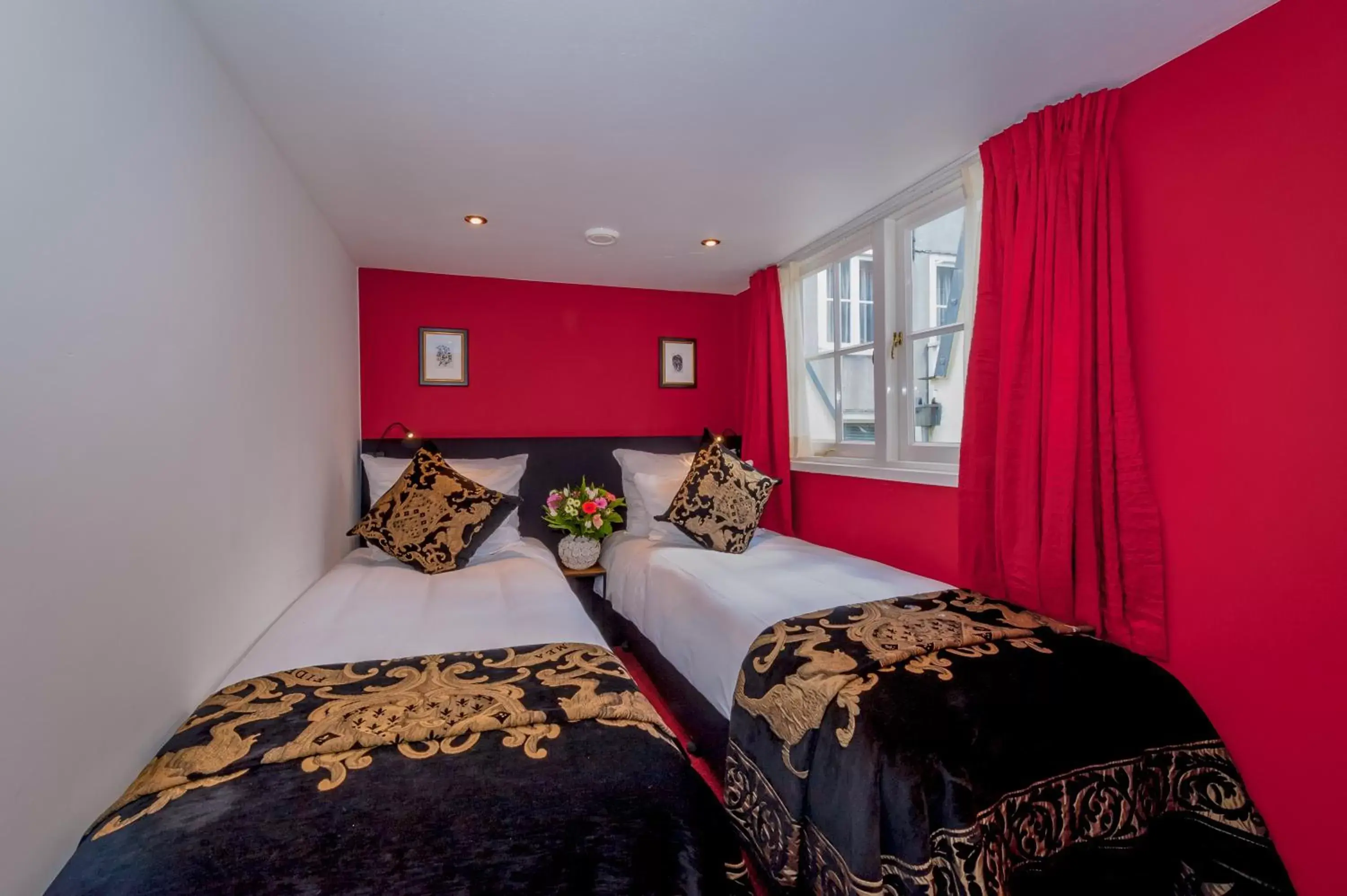 Bedroom, Bed in Ambassade Hotel