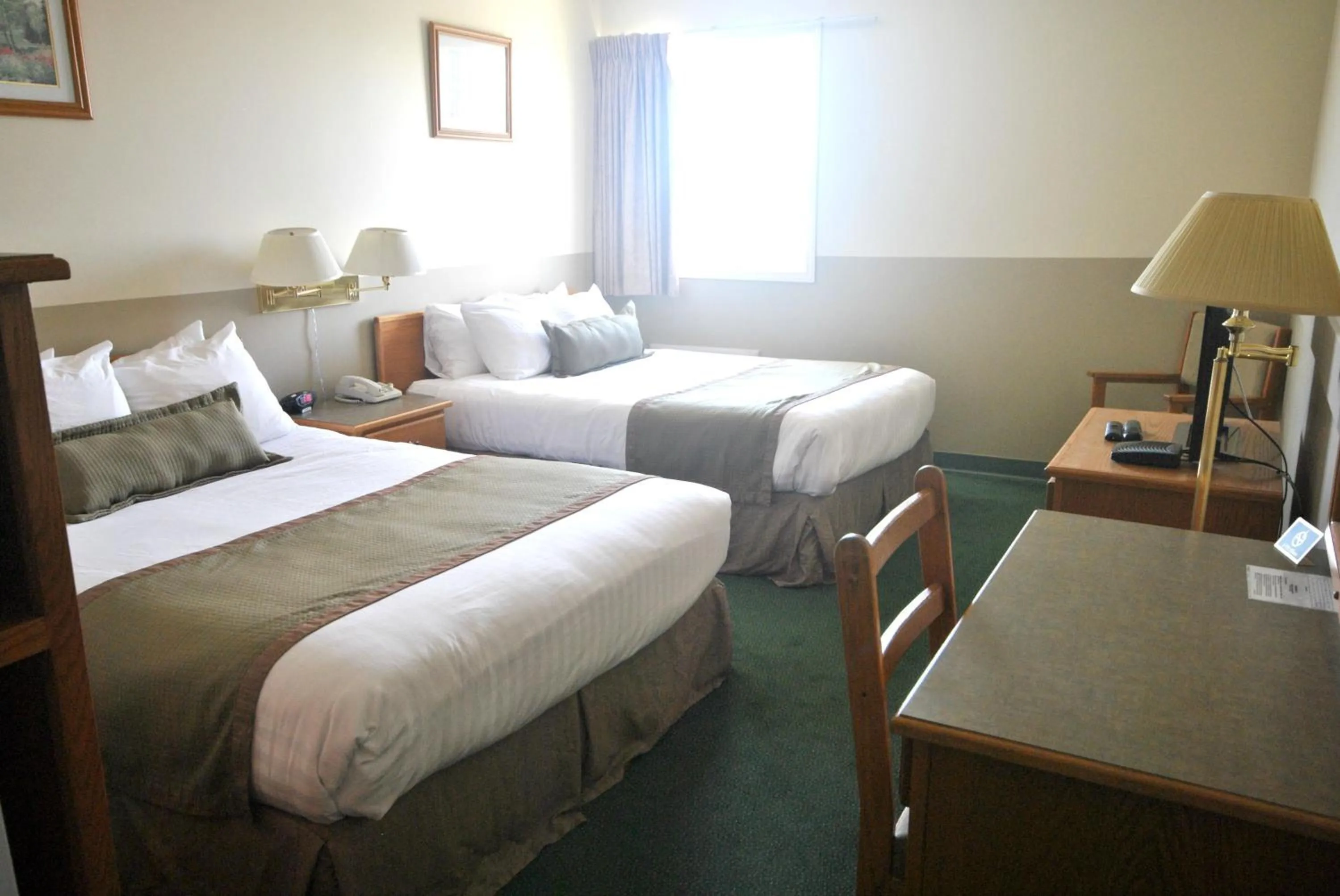 Queen Room with Two Queen Beds in Wheatland Hotel