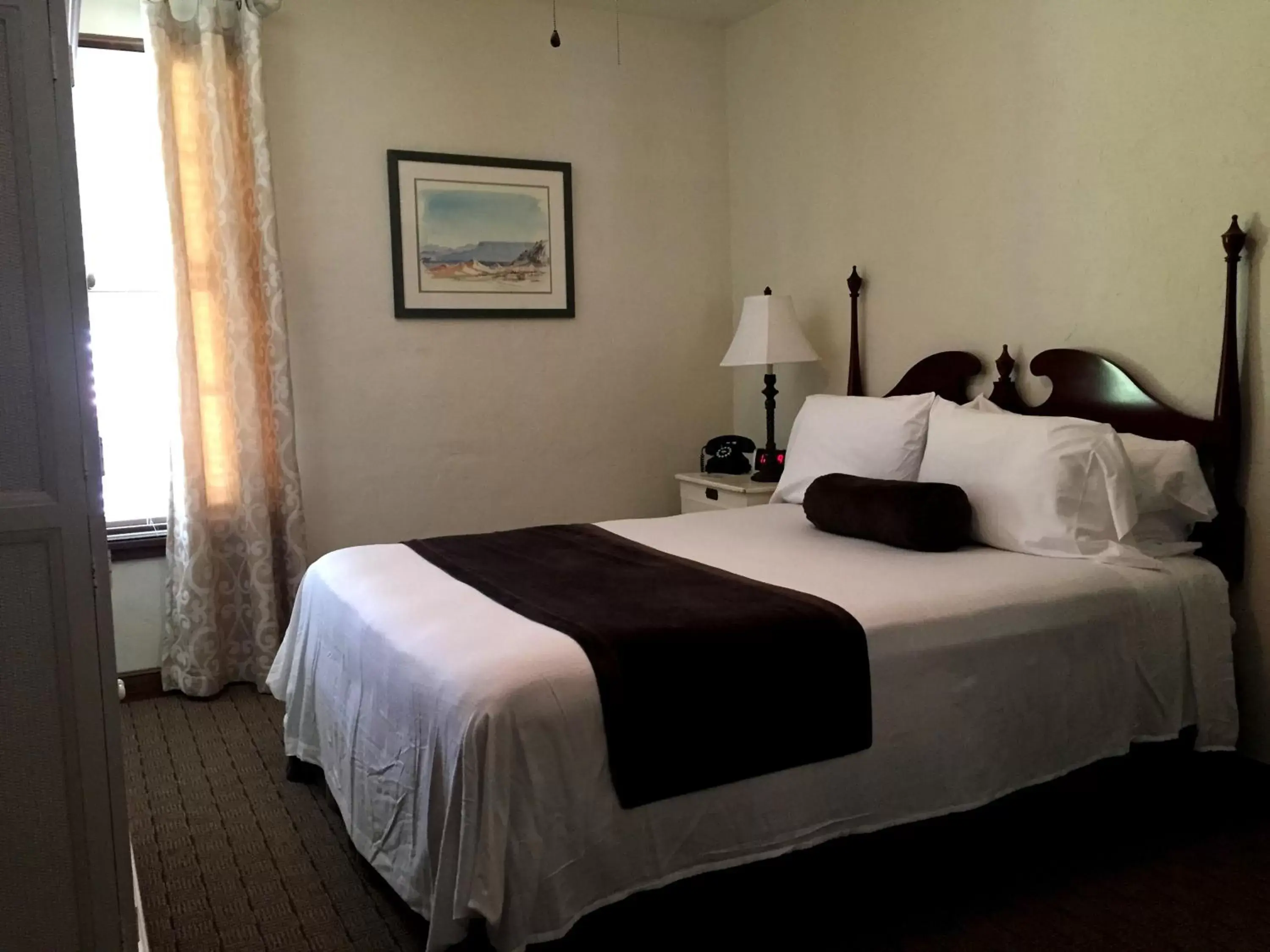 Bedroom, Bed in Boulder Dam Hotel