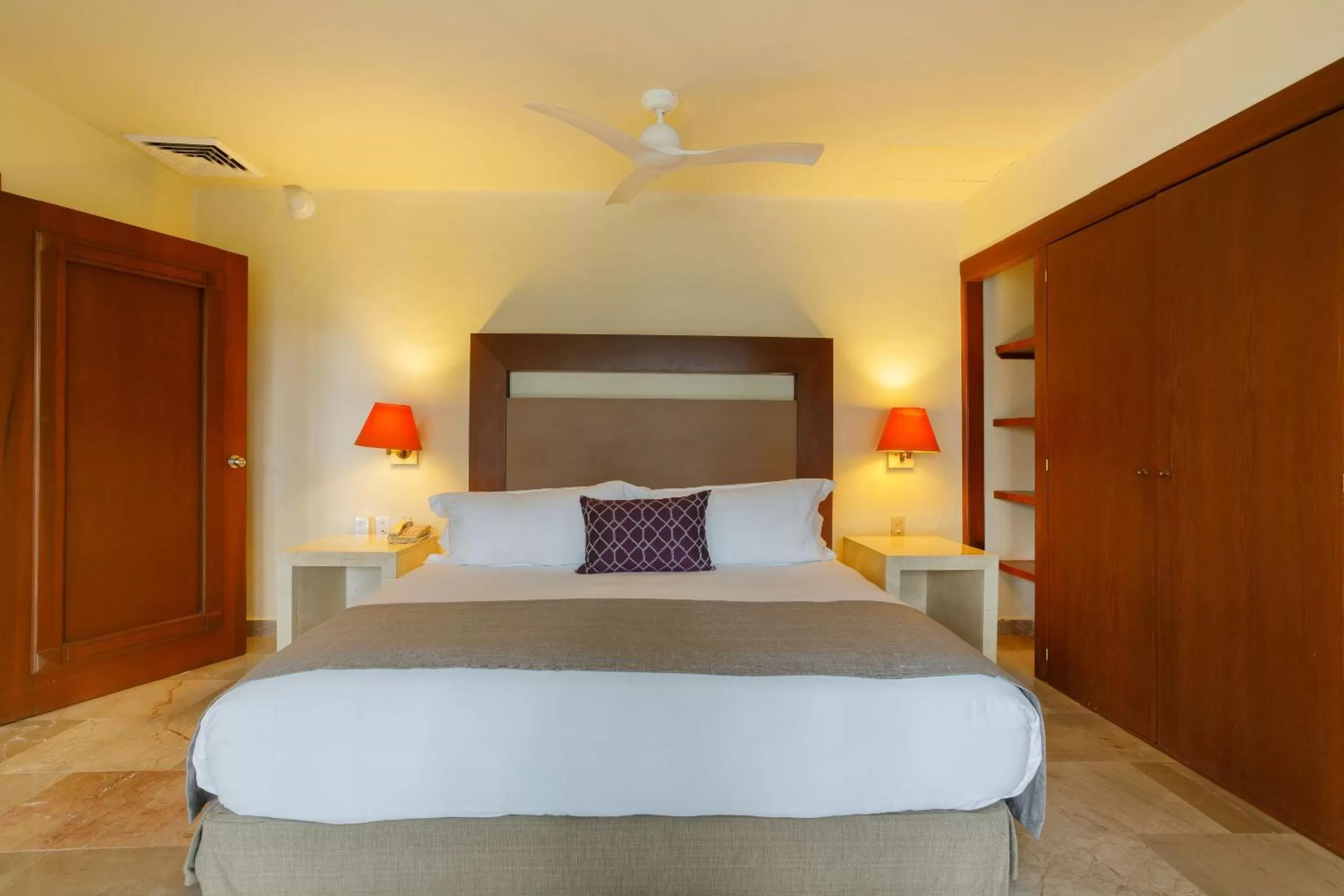 Junior Suite King in Camino Real Acapulco Diamante