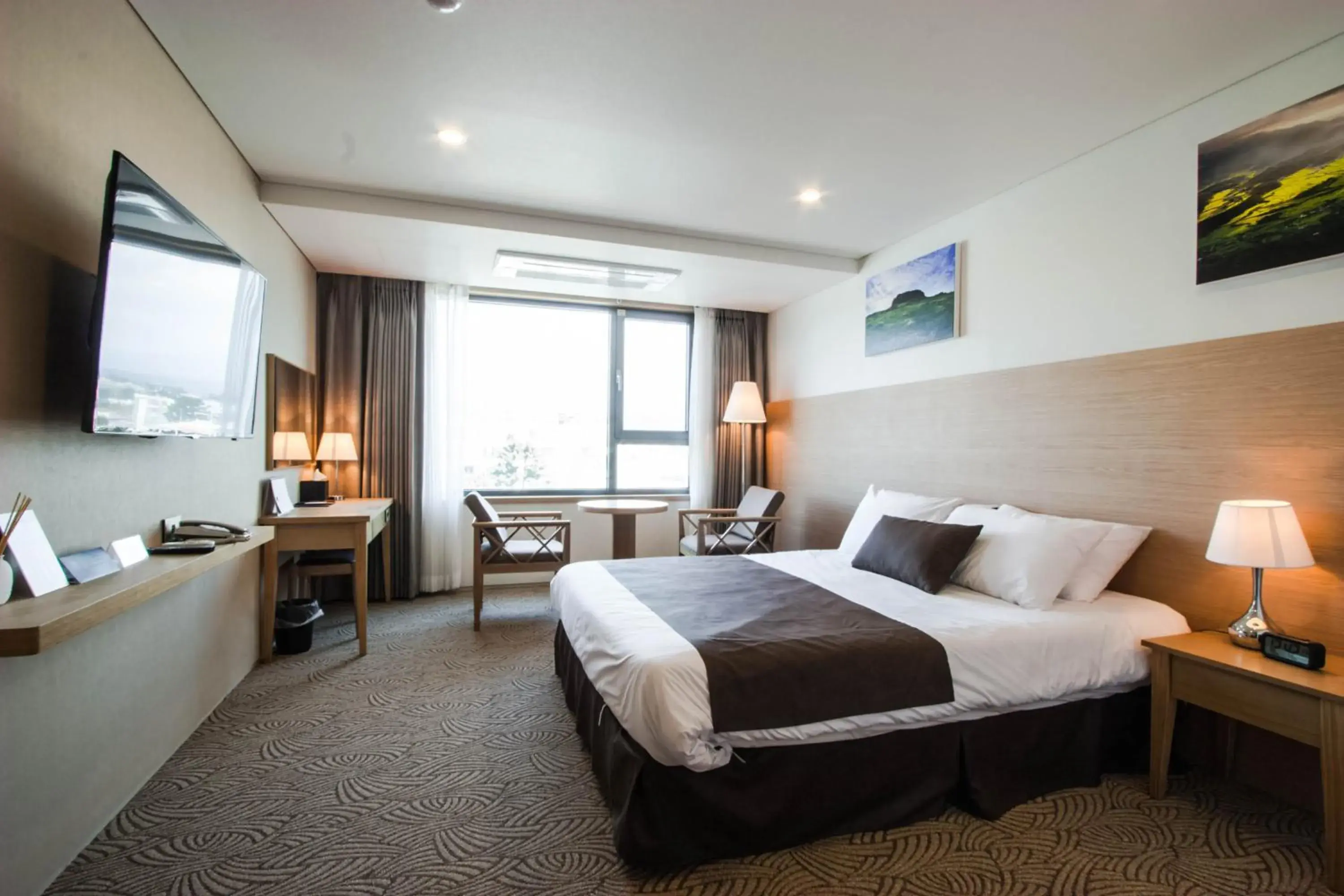 Standard Double Room in Benikea Jungmun Hotel Standard Double Room in Benikea Jungmun Hotel