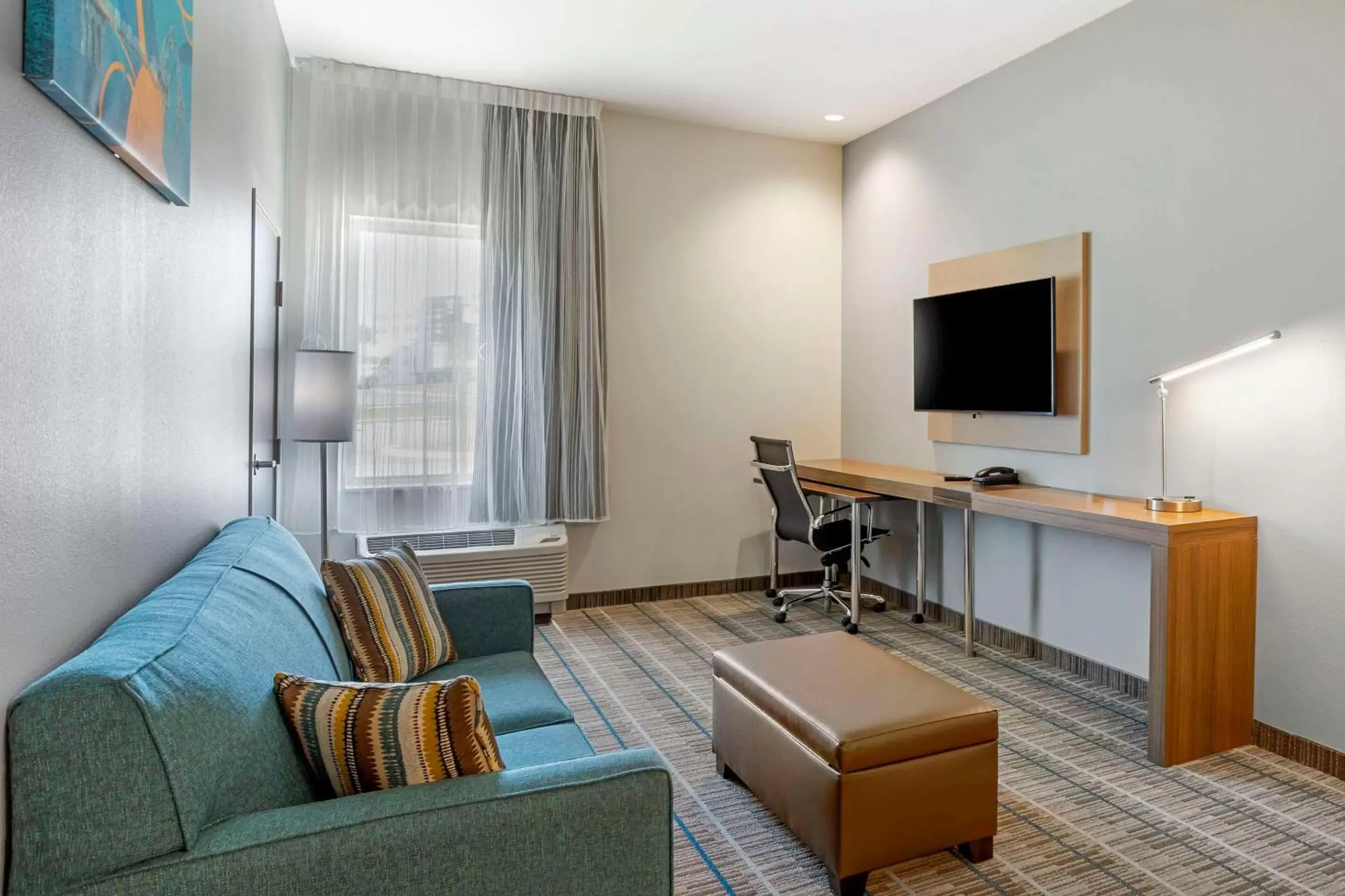 Bedroom, Seating Area in MainStay Suites North - Central York