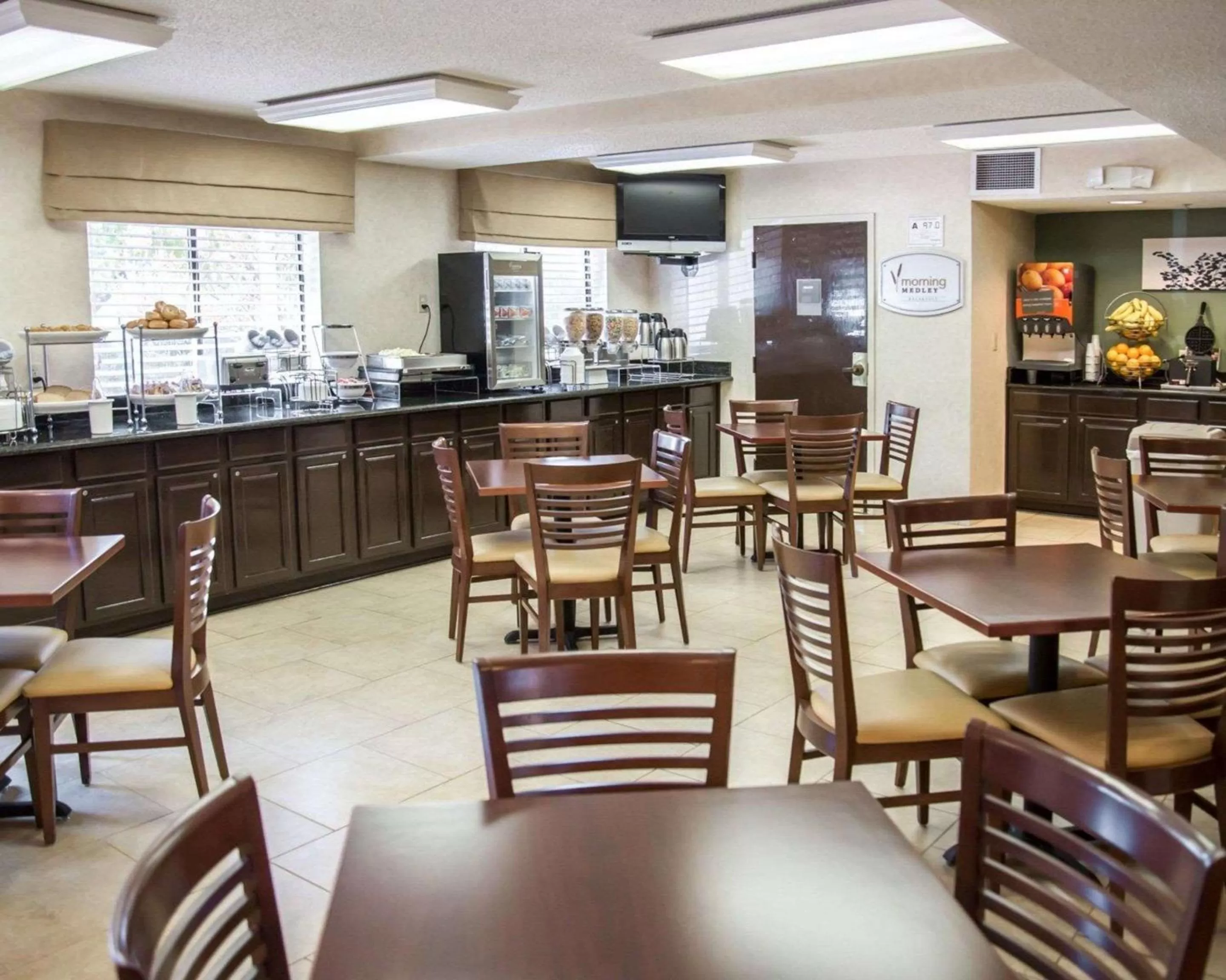 Restaurant/places to eat in Sleep Inn University Place