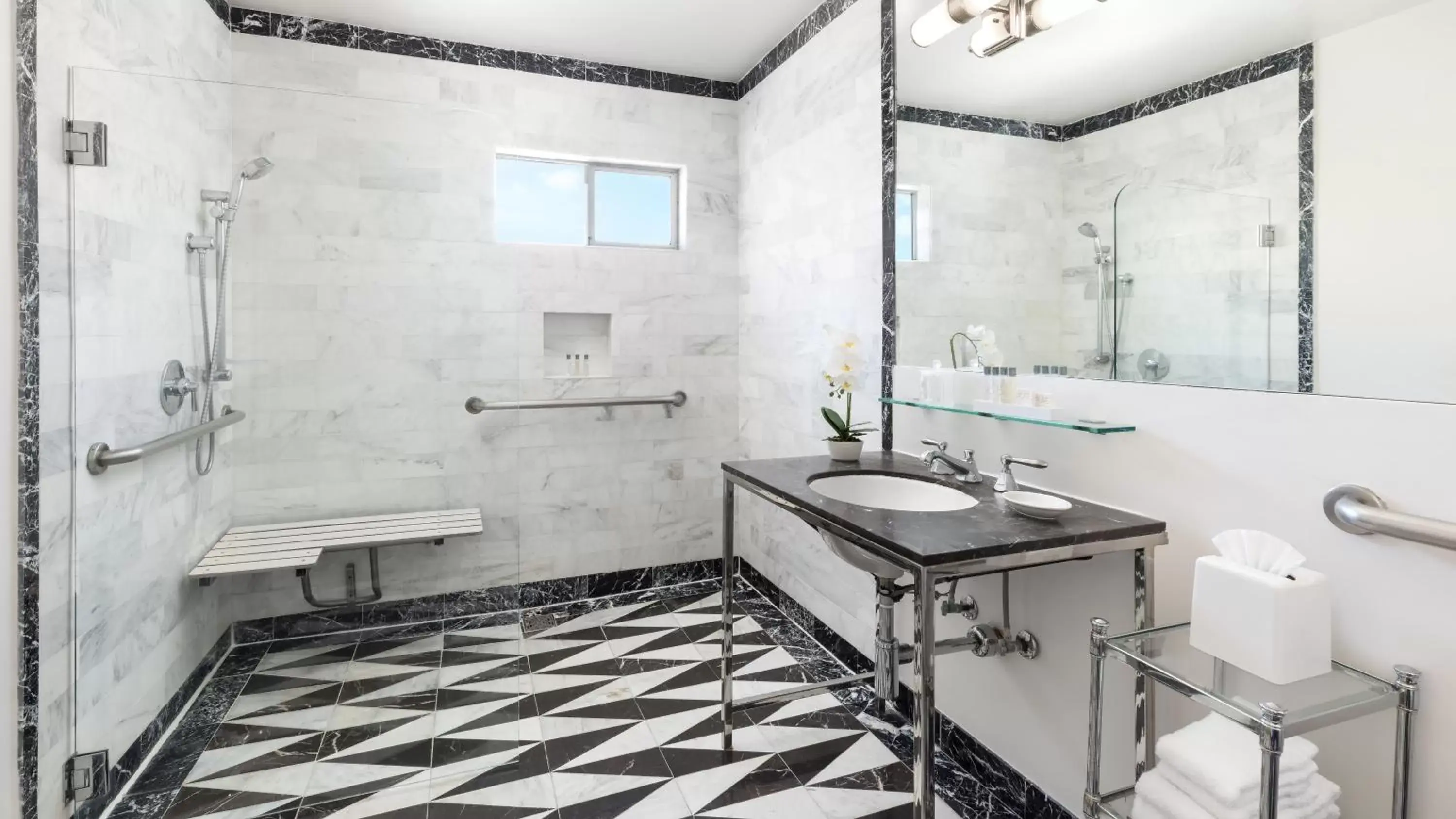 Bathroom in Maison 140 Beverly Hills