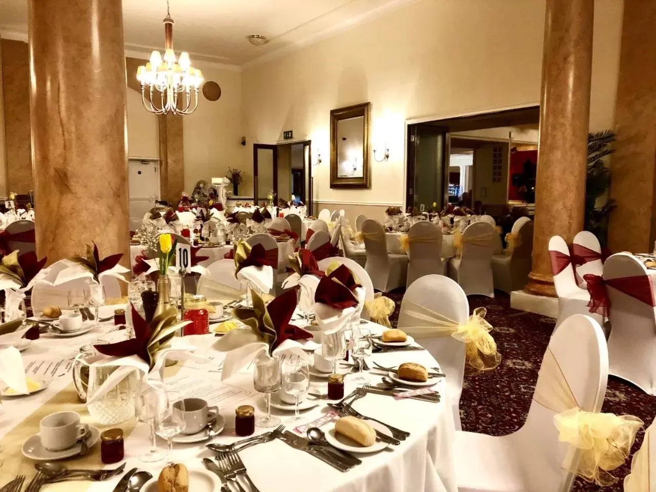 Restaurant/places to eat in Royal Hotel Restaurant/places to eat in Royal Hotel