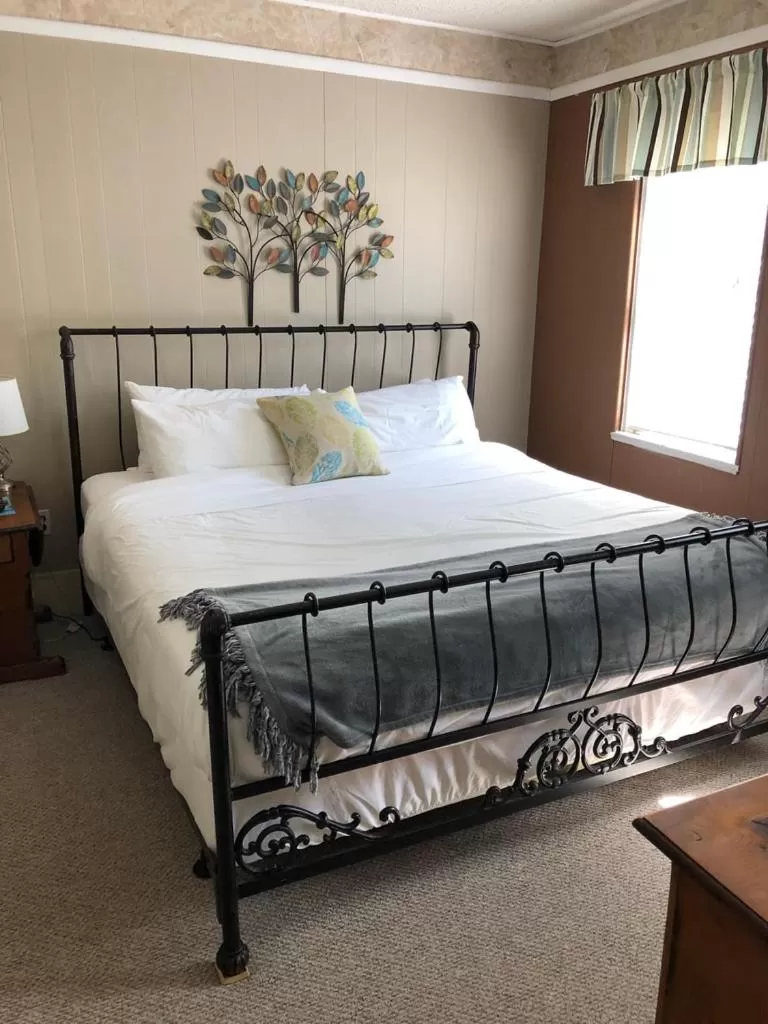 Bed in The Frogtown Inn