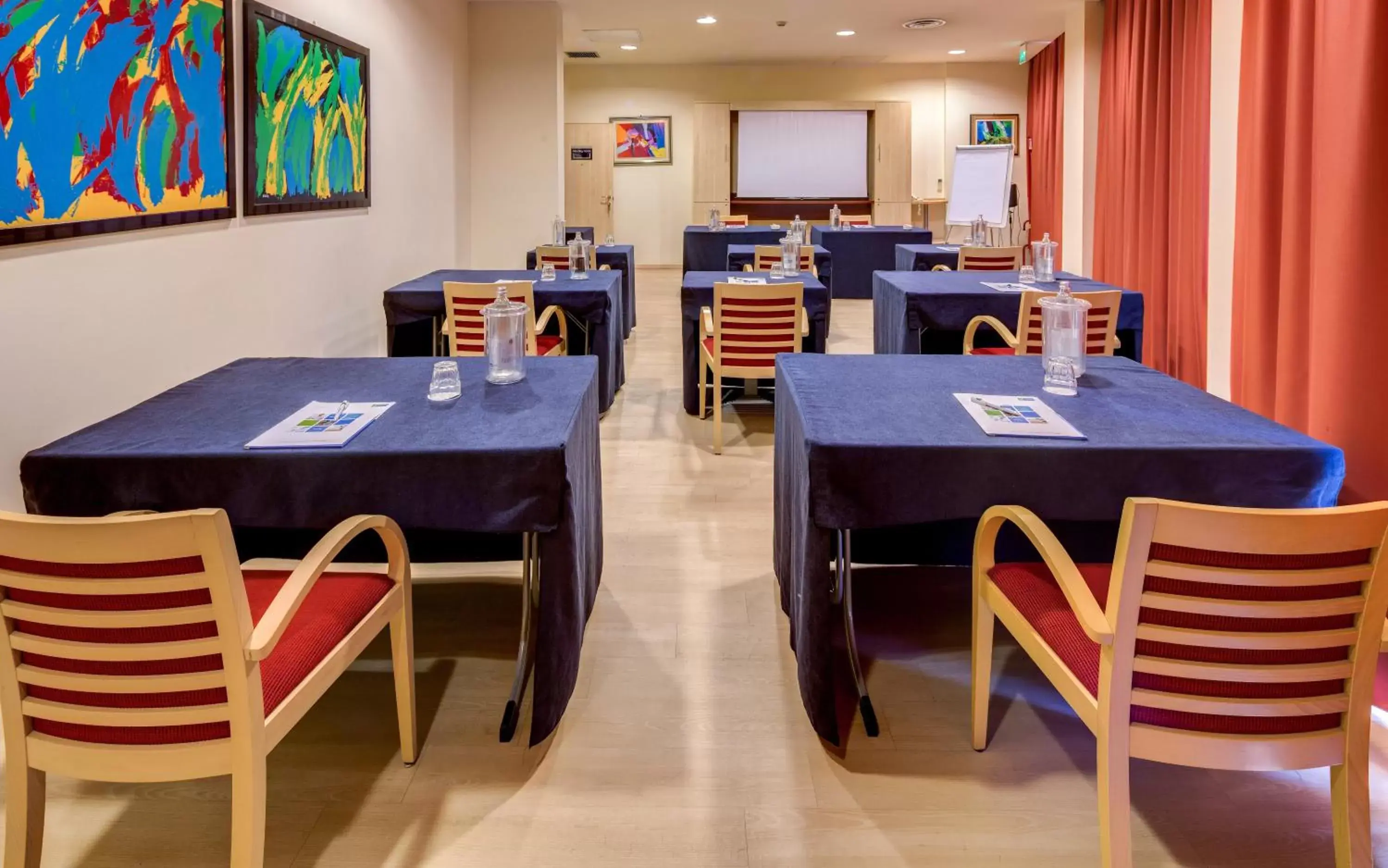 Meeting/conference room, Restaurant/Places to Eat in Holiday Inn Express Parma, an IHG Hotel