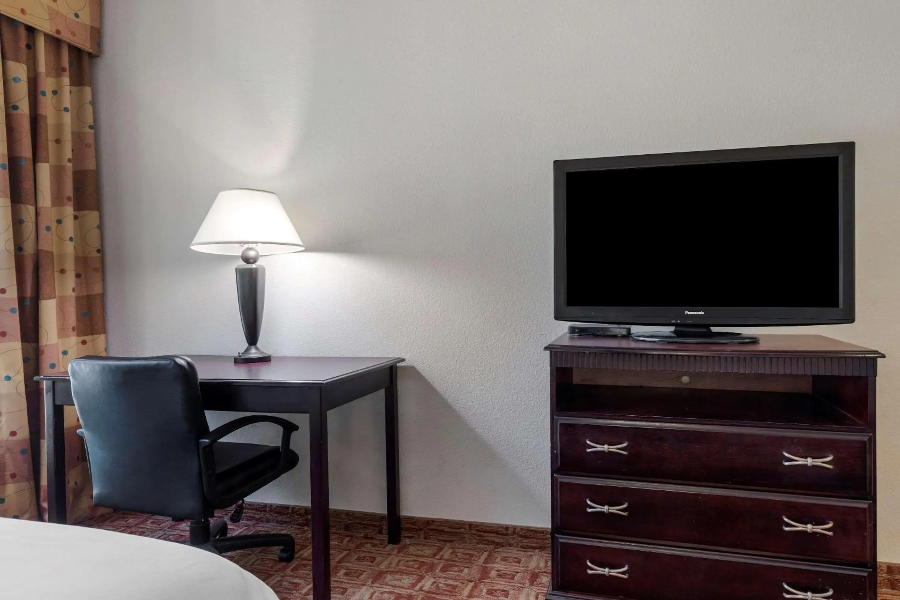 TV and multimedia, TV/Entertainment Center in Comfort Inn & Suites Denison - Lake Texoma
