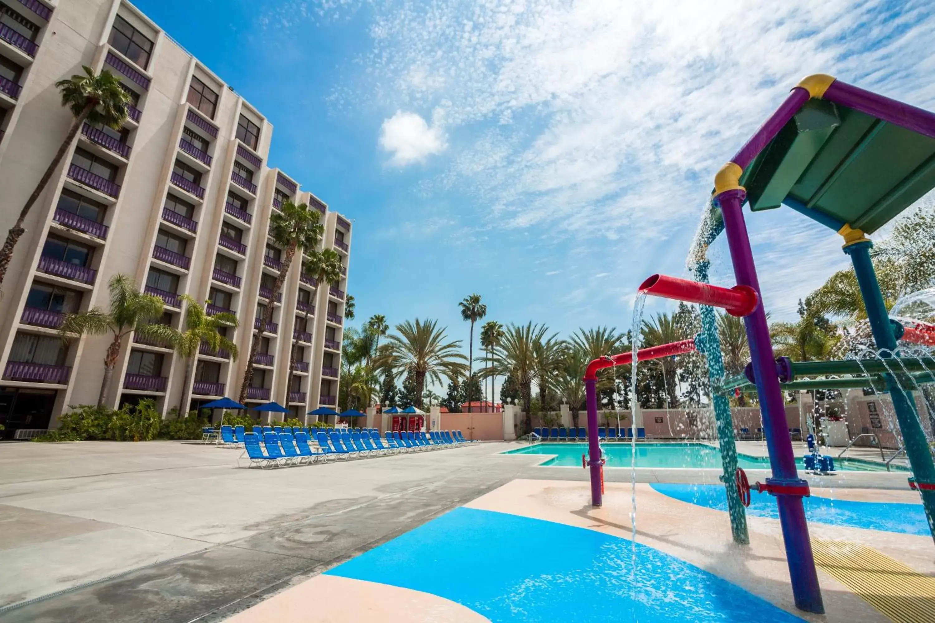 Day, Swimming Pool in Knott's Berry Farm Hotel