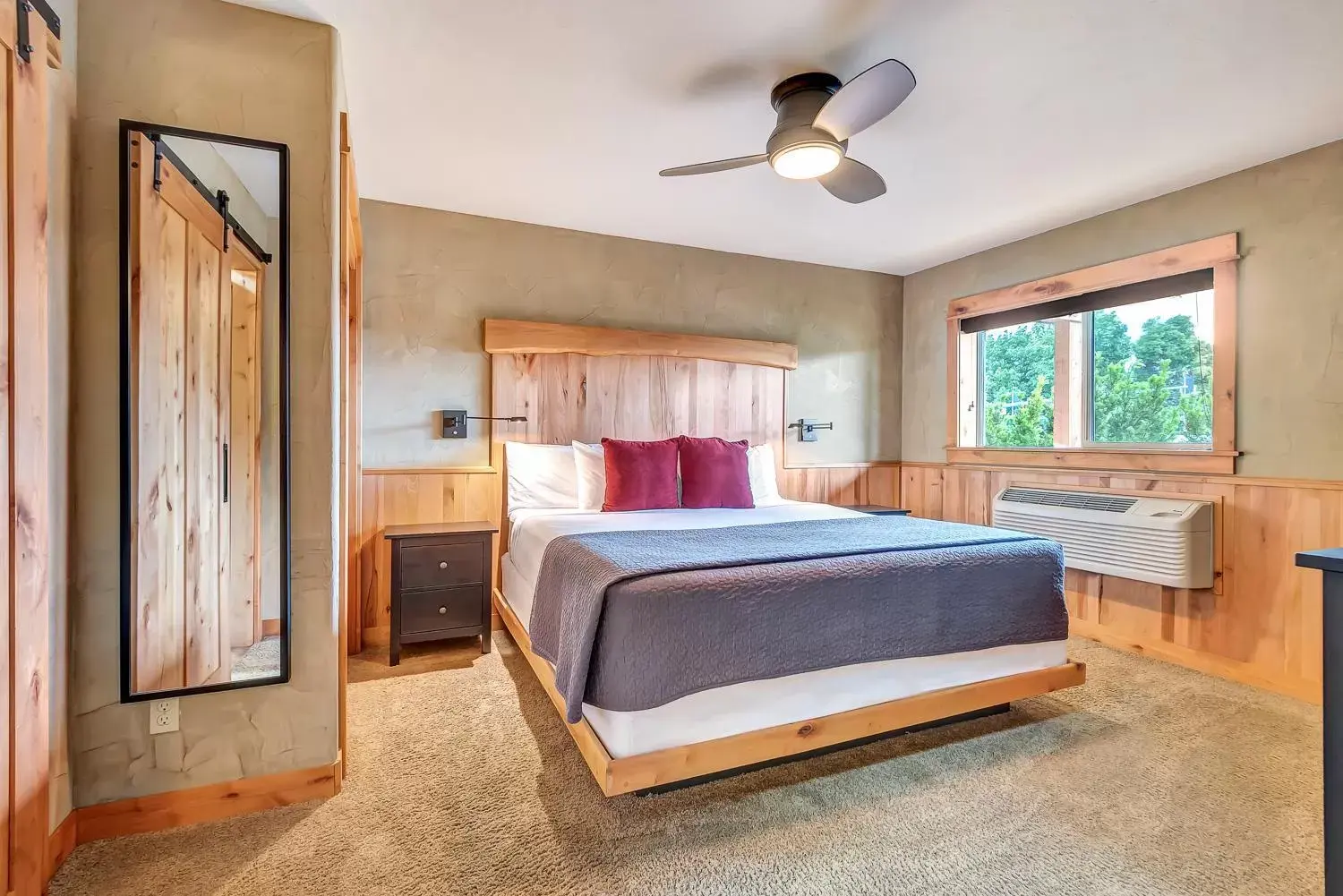 Bedroom, Bed in Wall Street Suites