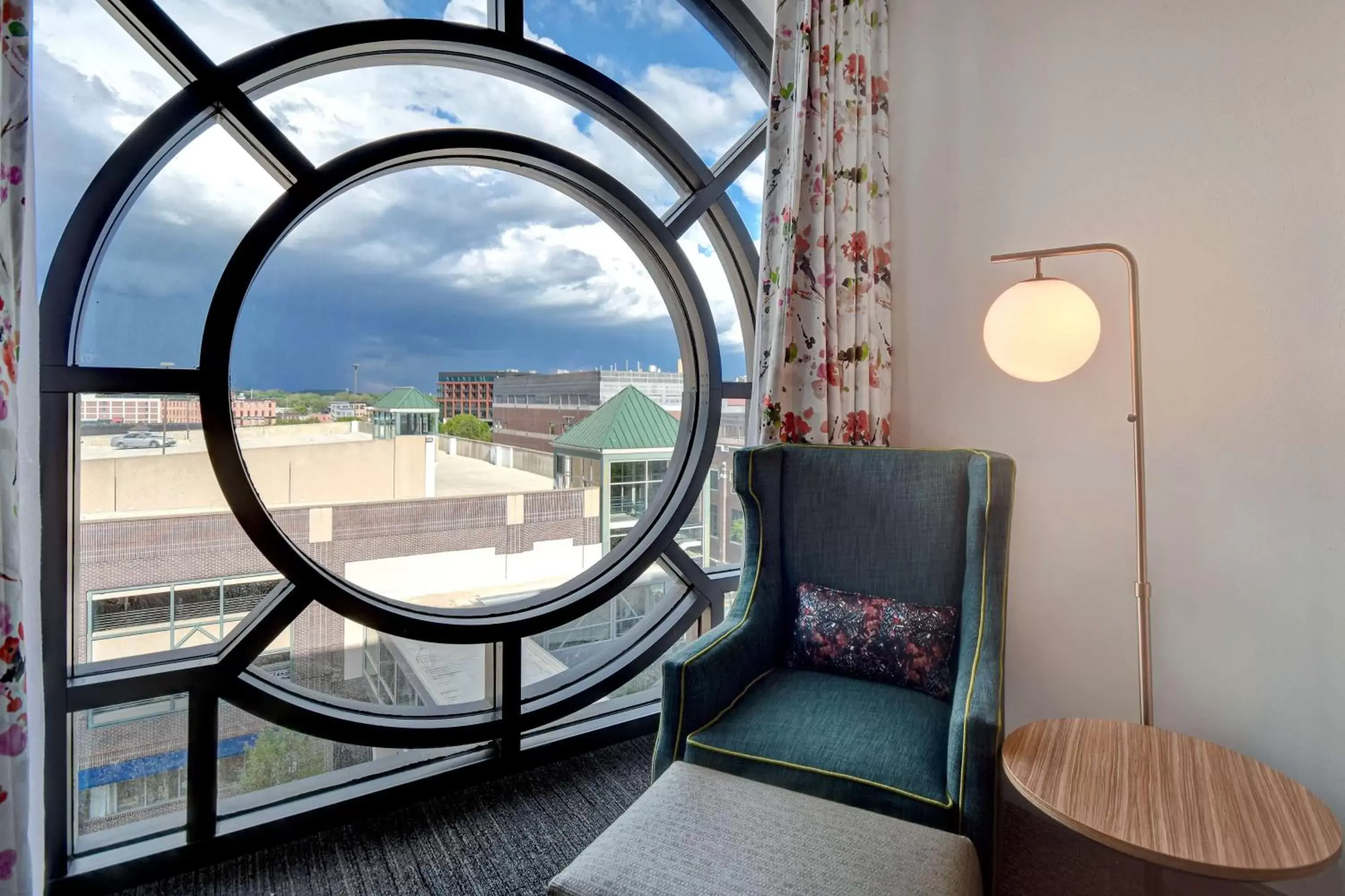 Living room, Seating Area in Hilton Garden Inn Kalamazoo Downtown