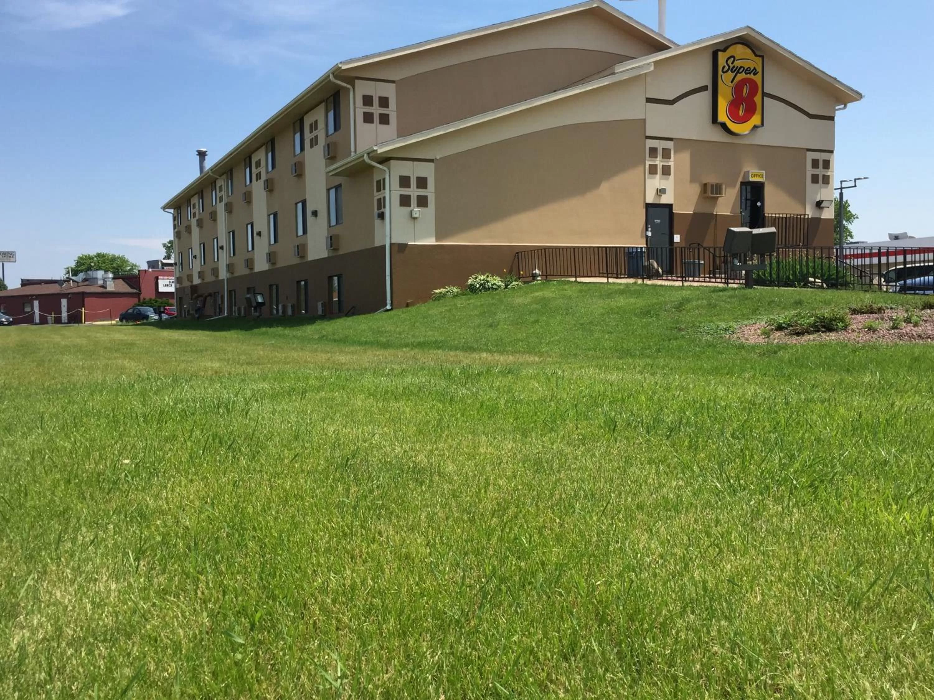 Property building in Super 8 by Wyndham Janesville