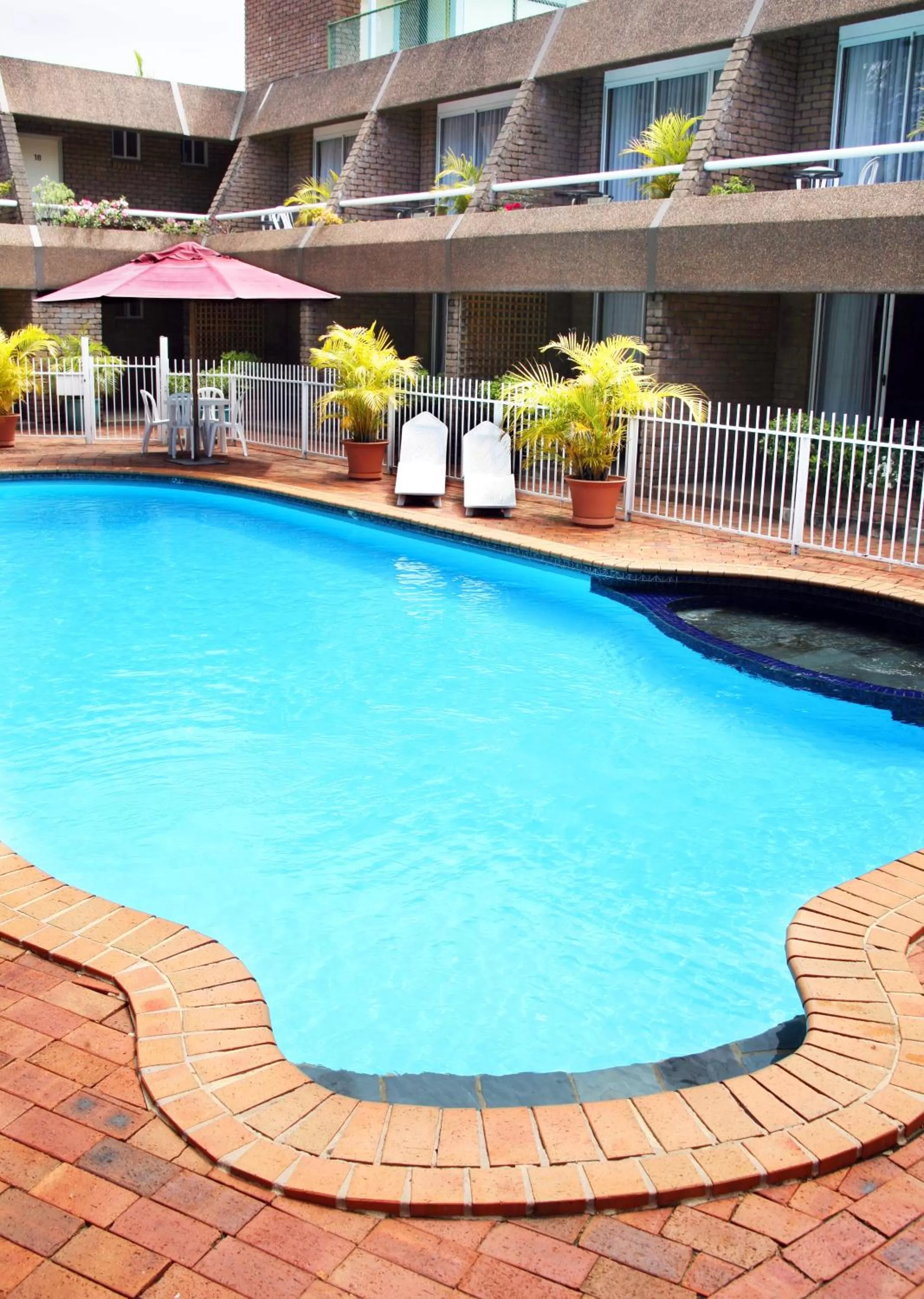 Swimming pool in Aquajet Motel
