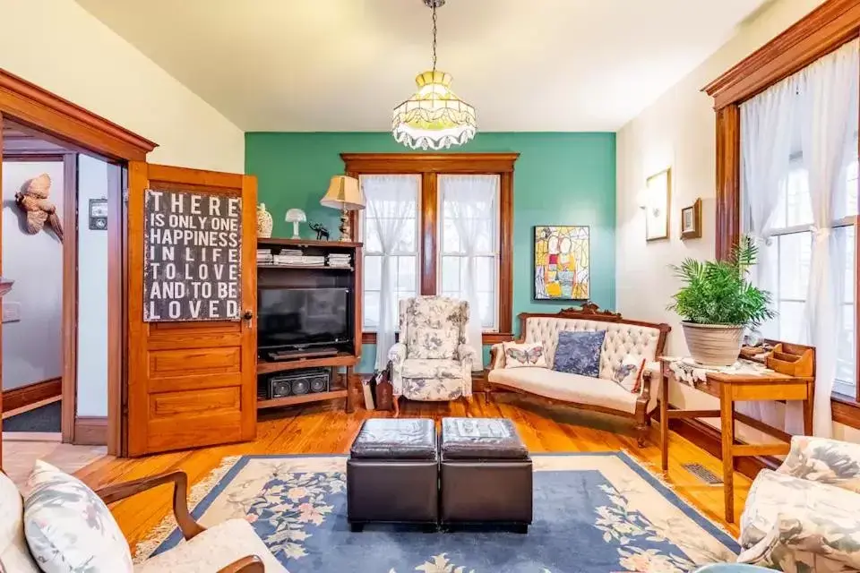 Seating Area in Ye Olde Walkerville Bed & Breakfast