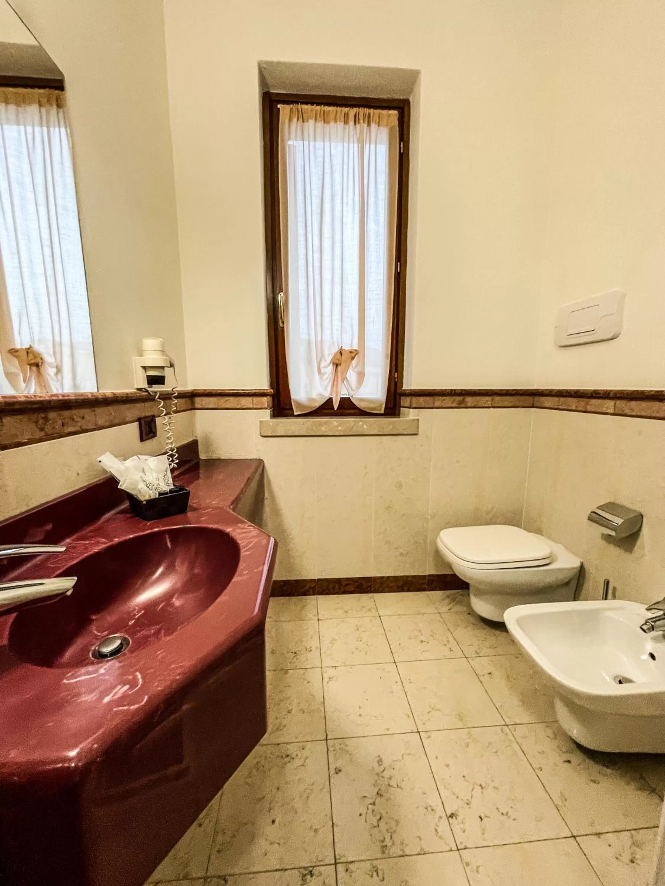 Bathroom in Hotel Elefante