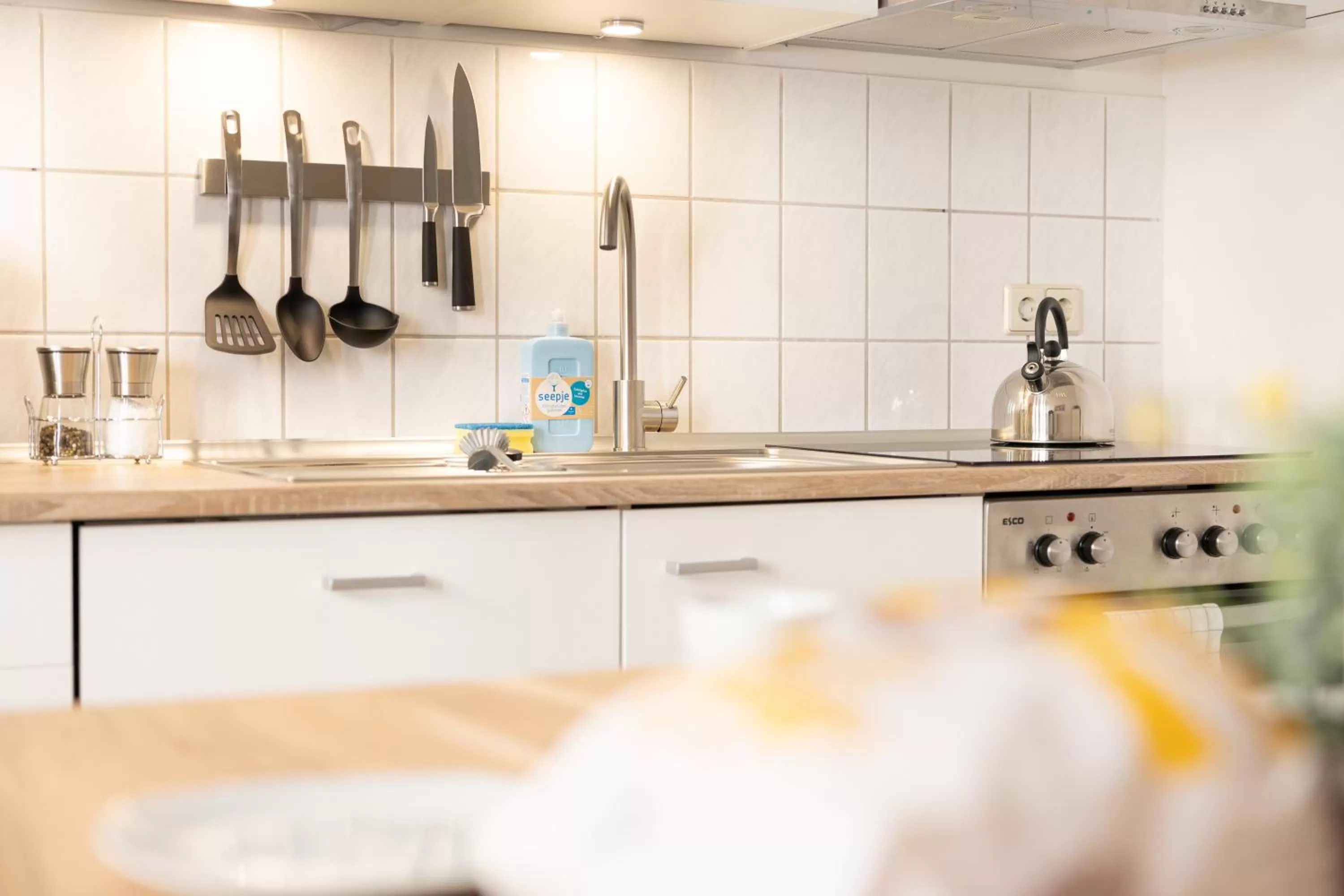 Kitchen or kitchenette in Apartments an der Oper - Innenstadt - Zentral - Küche - Wifi - Powered by Ko-Living