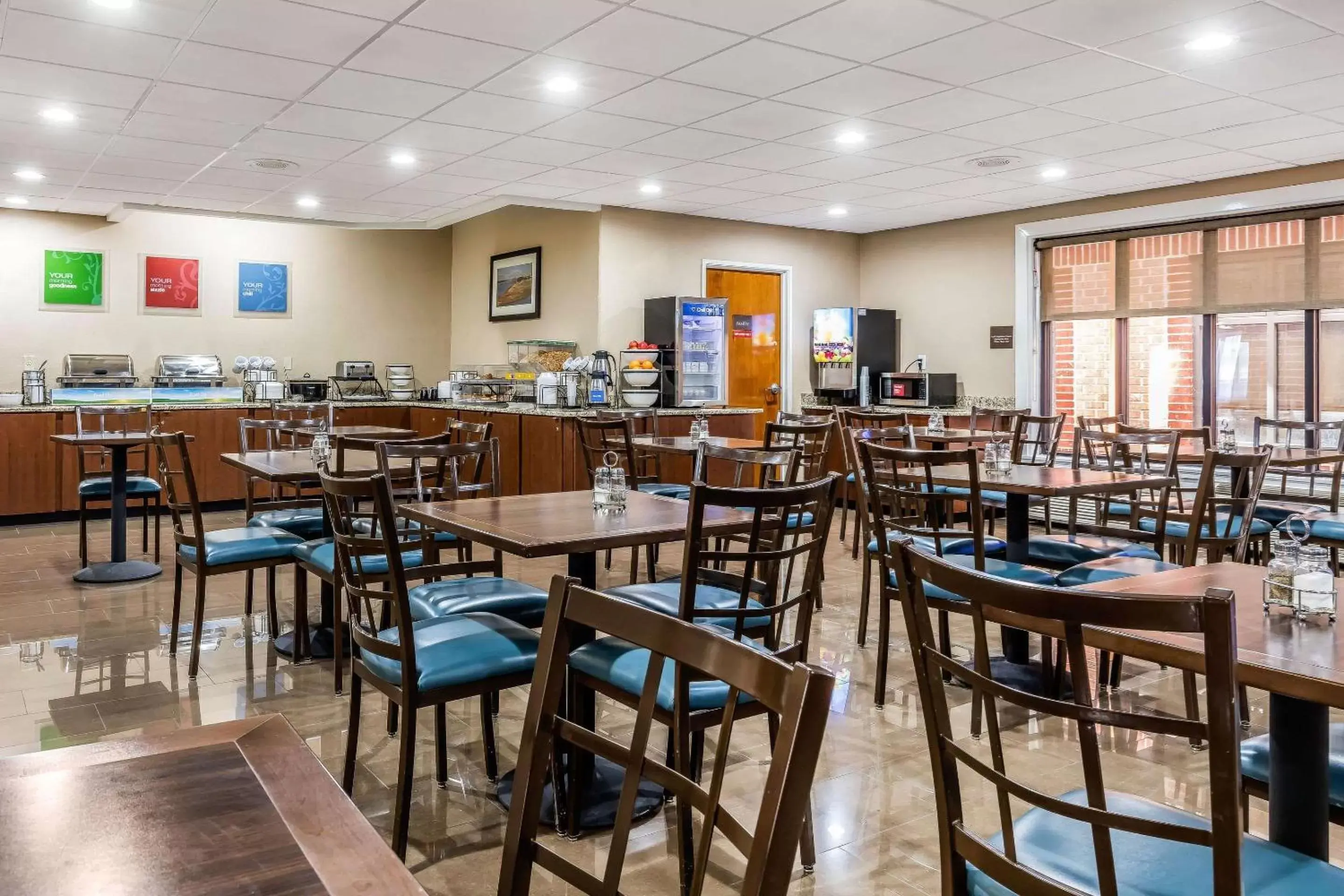 Restaurant/Places to Eat in Comfort Inn & Suites Airport-American Way Memphis