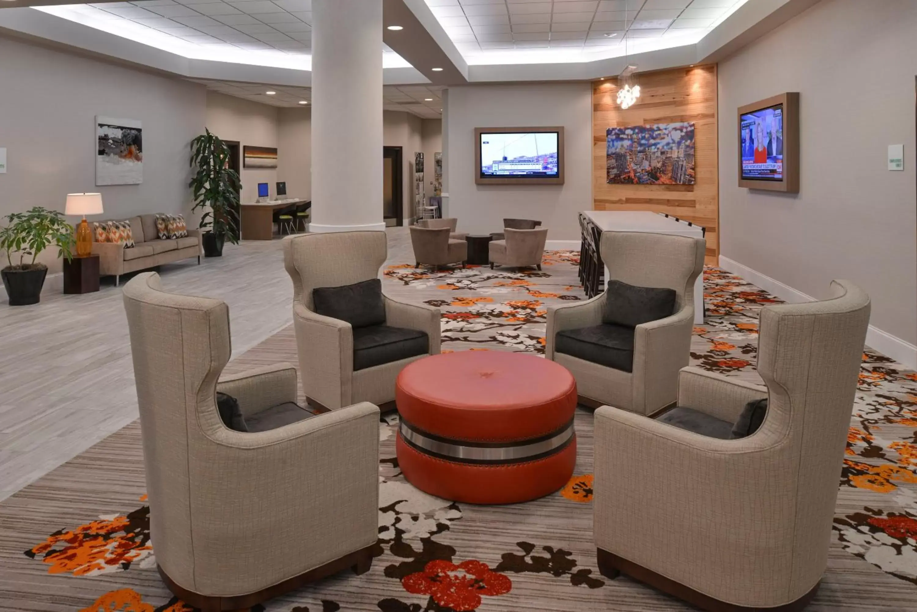 Property building, Lounge/Bar in Holiday Inn Charlotte Center City, an IHG Hotel