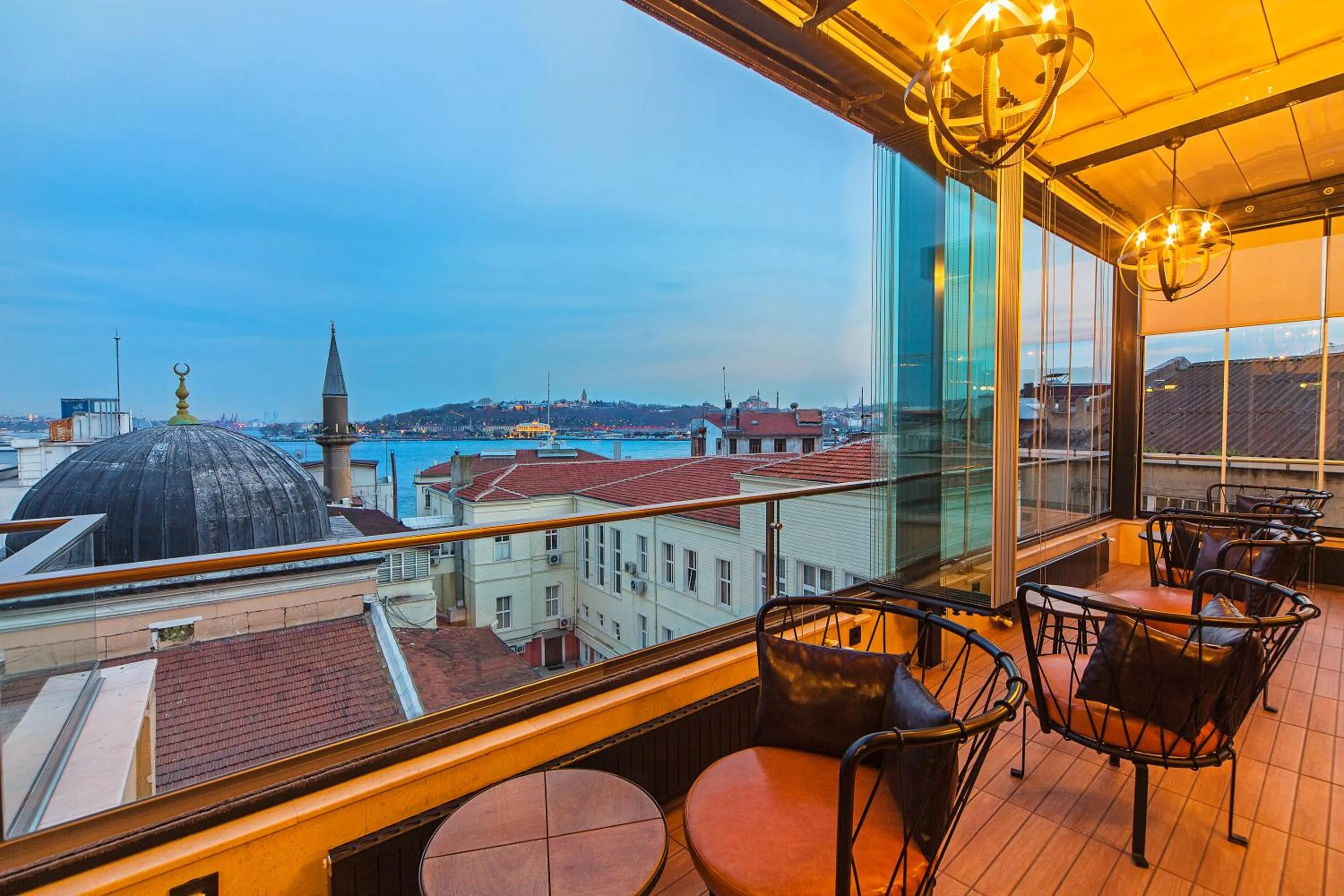 Restaurant/places to eat in Ada Karakoy Hotel - Special Category