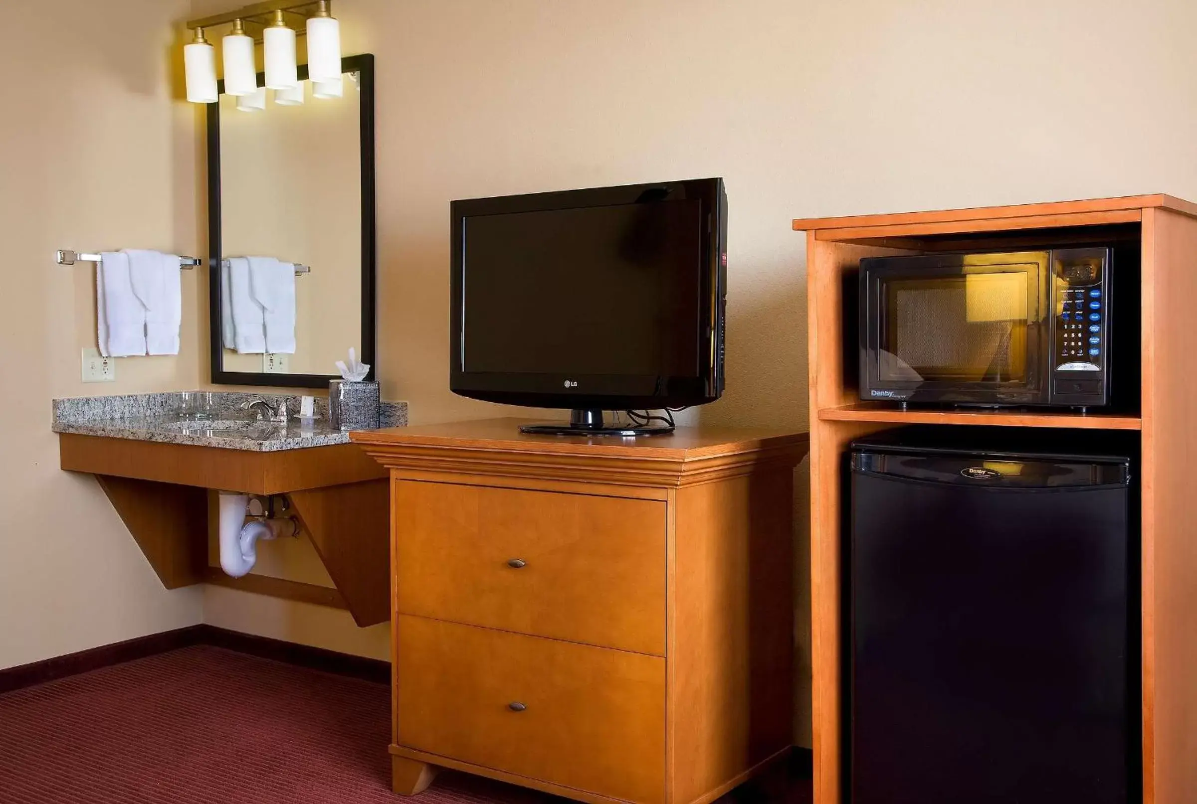 Other, TV/Entertainment Center in Embassy Suites by Hilton Kansas City International Airport