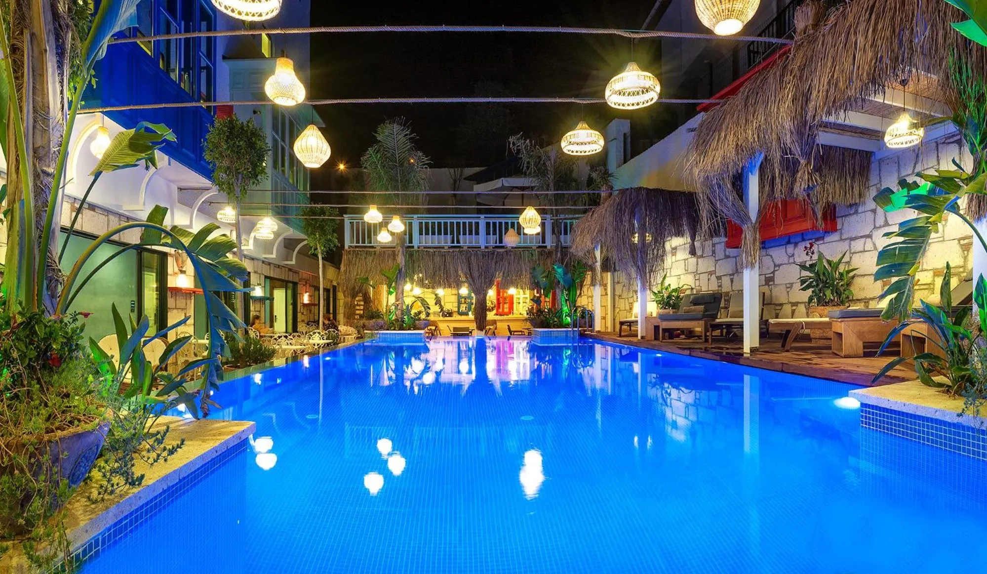 Swimming pool in TNR Otel & Spa